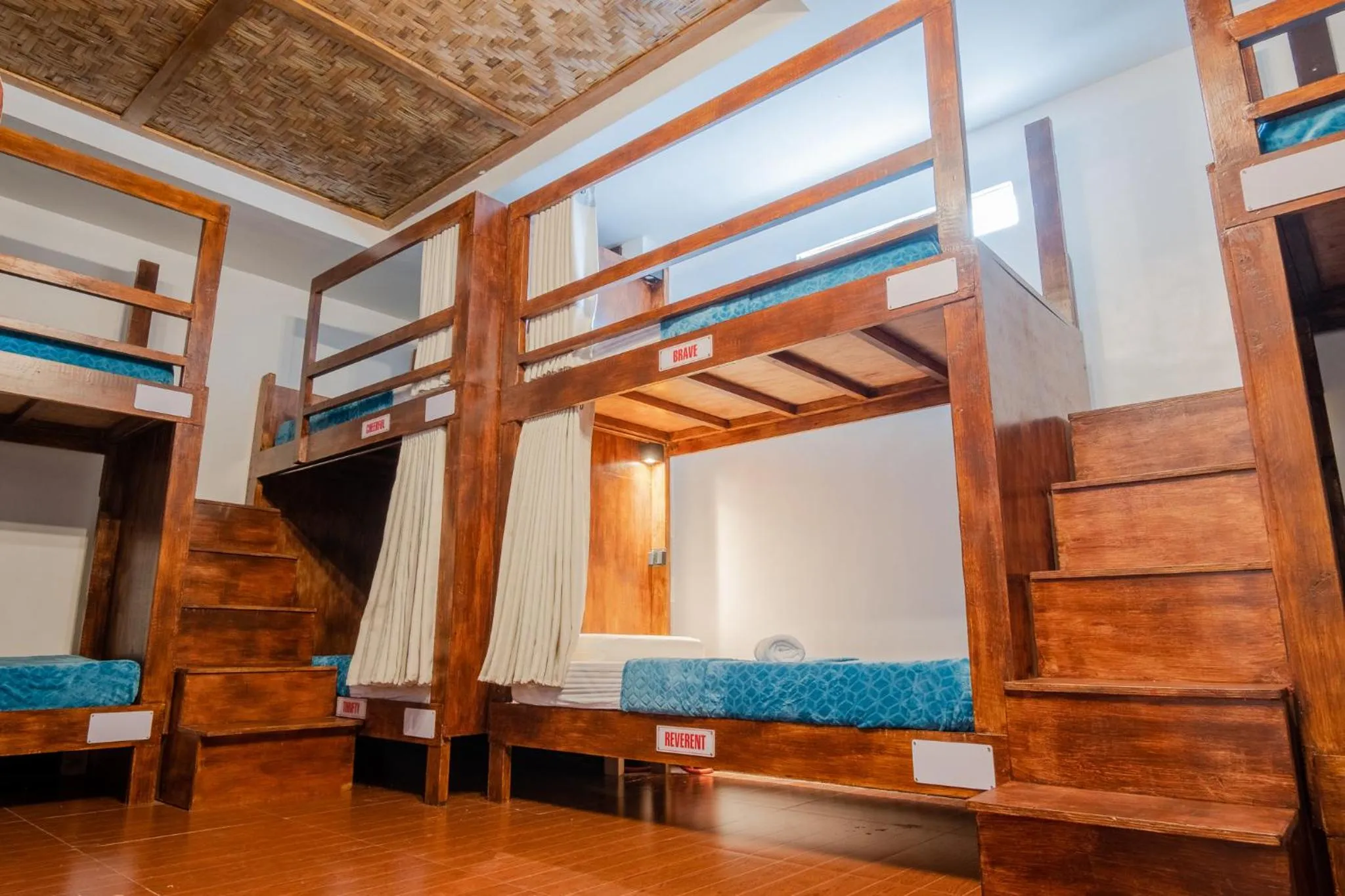bunk bed, Bed in Public House Hostel