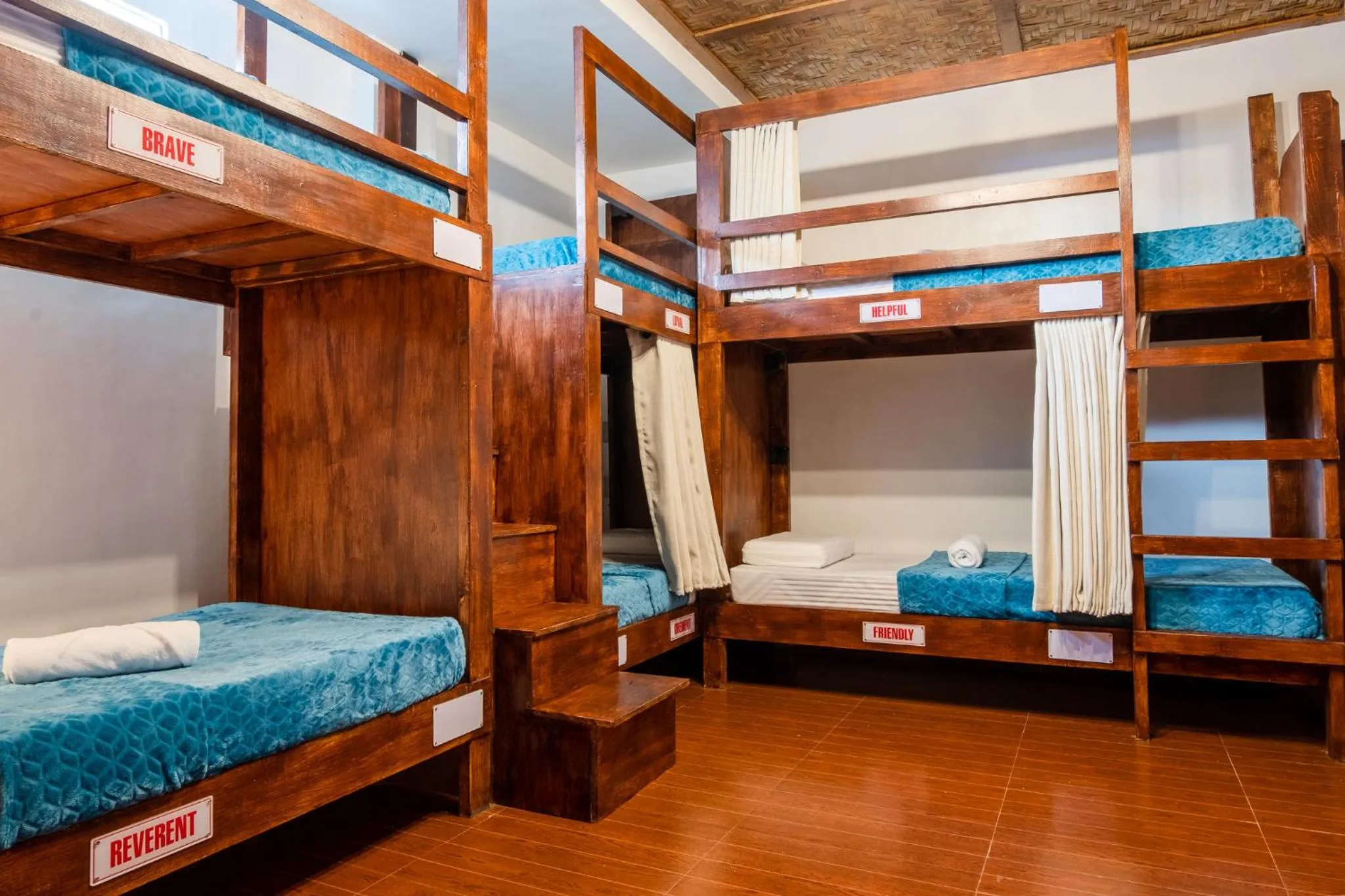 bunk bed, Bed in Public House Hostel