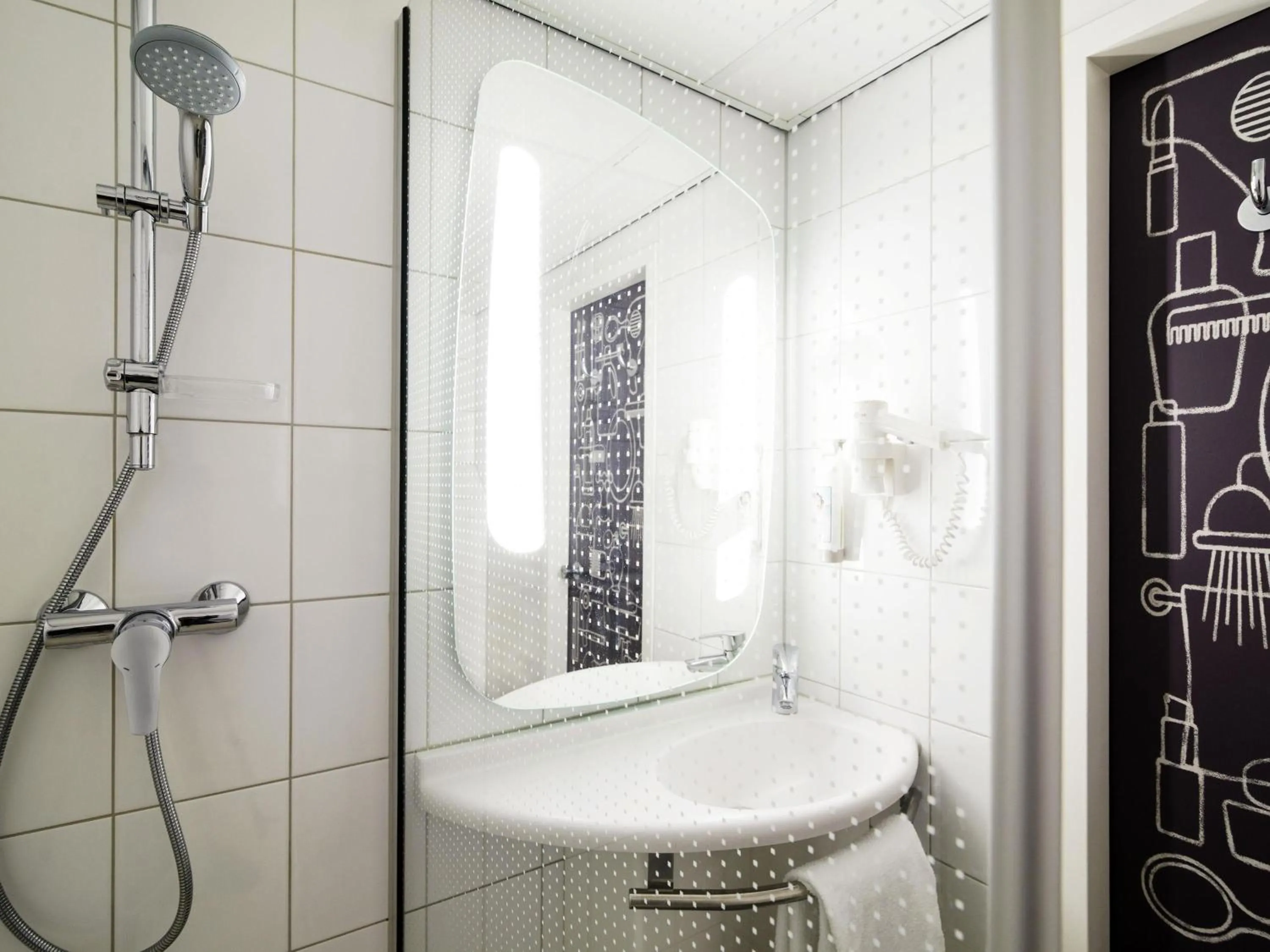 Bedroom in Ibis Schiphol Amsterdam Airport