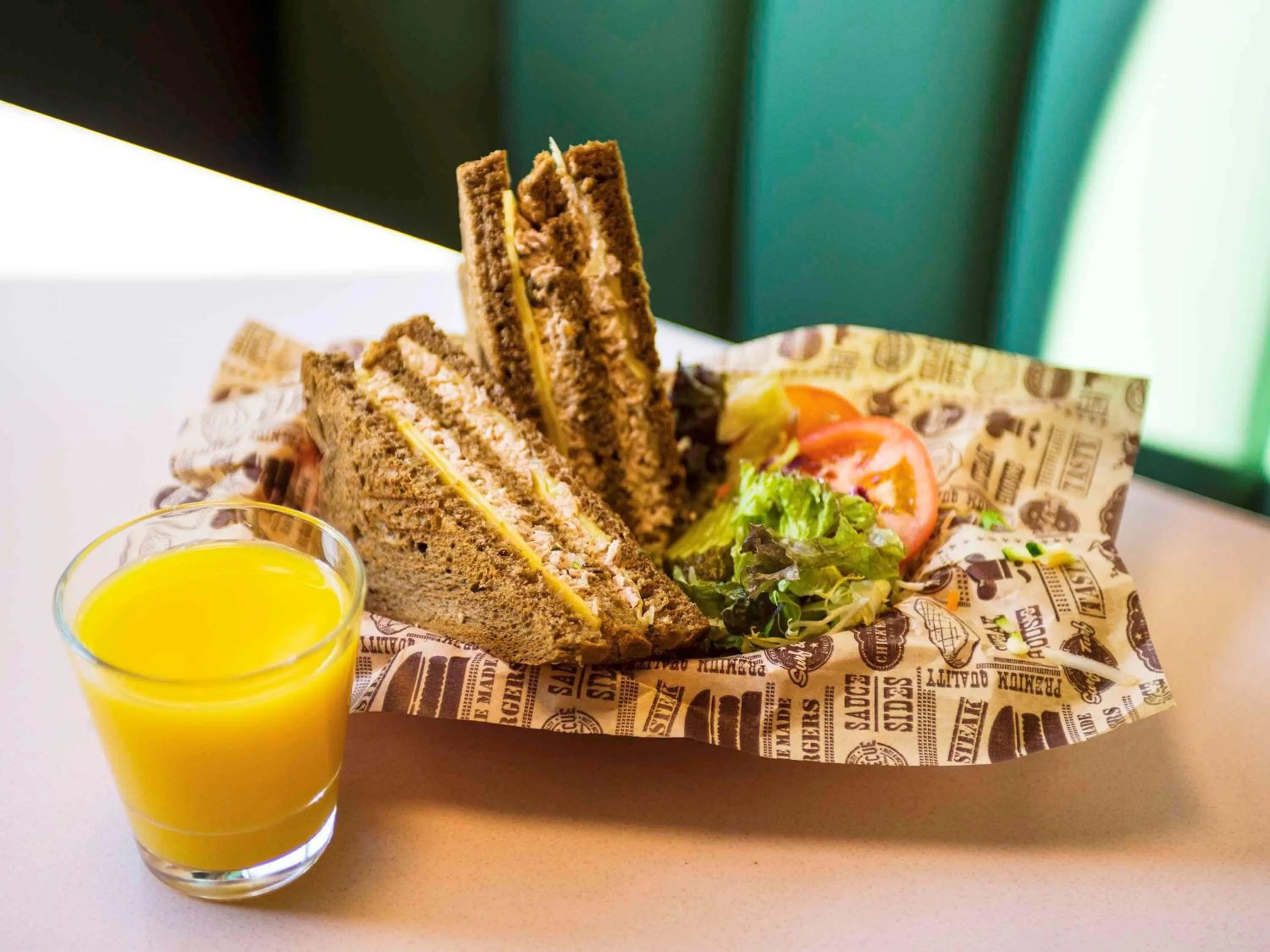 Lounge or bar in Ibis Schiphol Amsterdam Airport