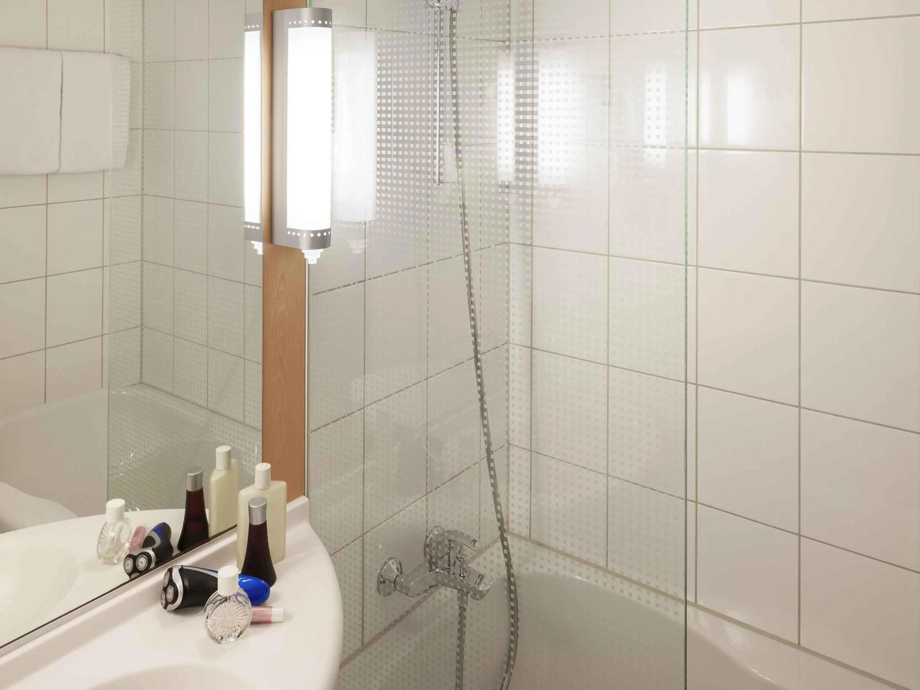 Bedroom in Ibis Schiphol Amsterdam Airport