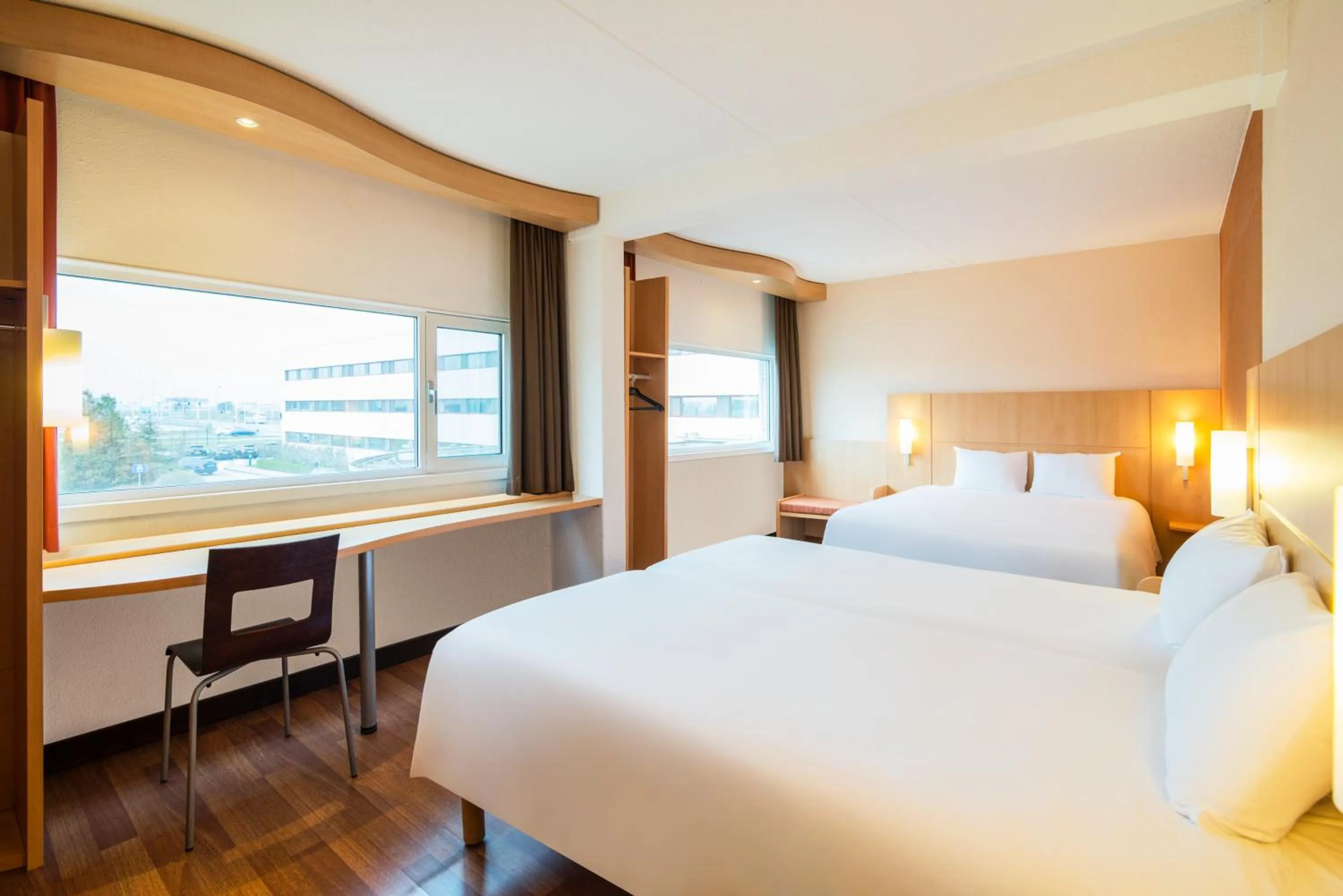 Bedroom, Bed in Ibis Schiphol Amsterdam Airport