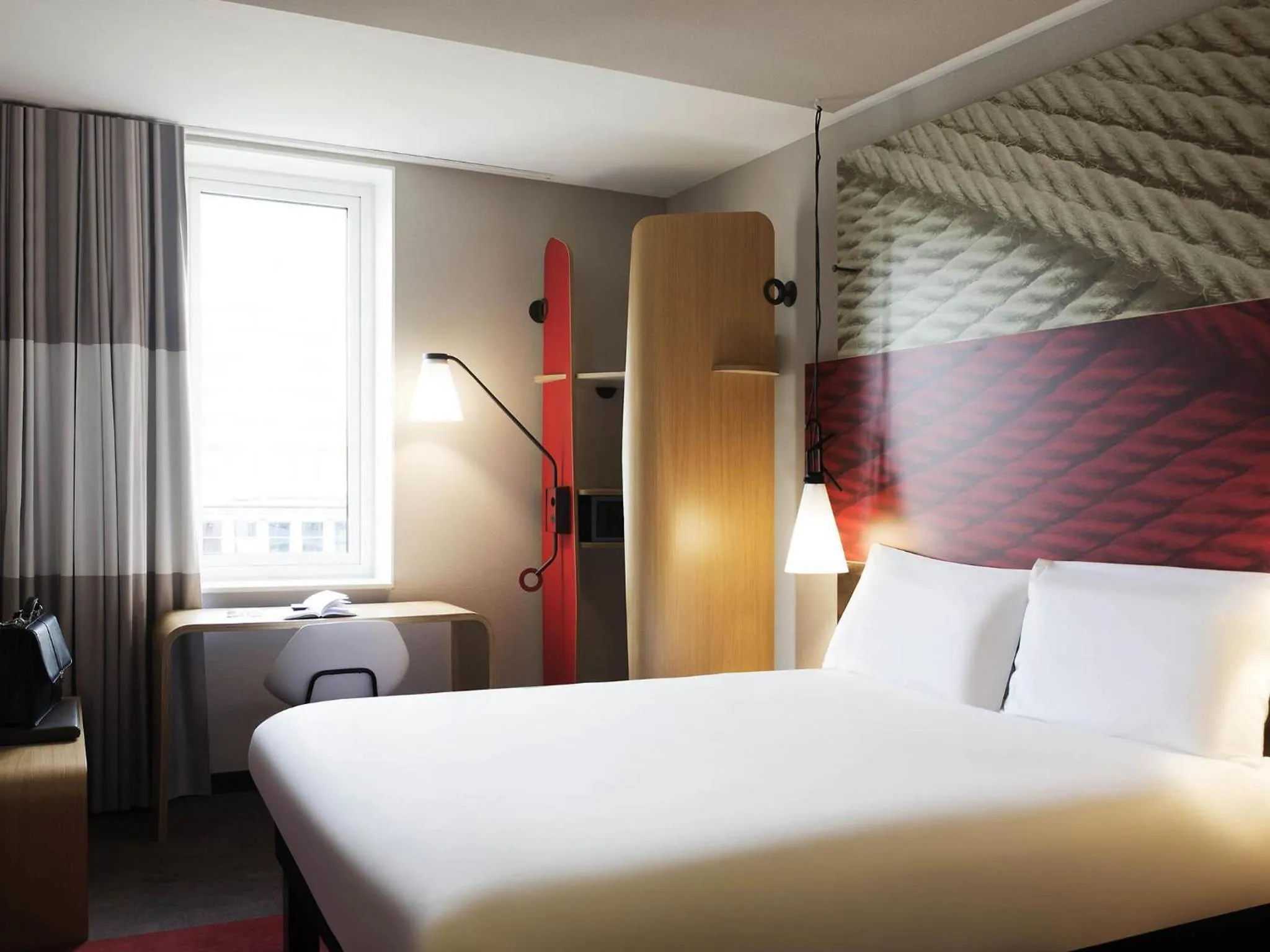 Bedroom, Bed in Ibis Schiphol Amsterdam Airport