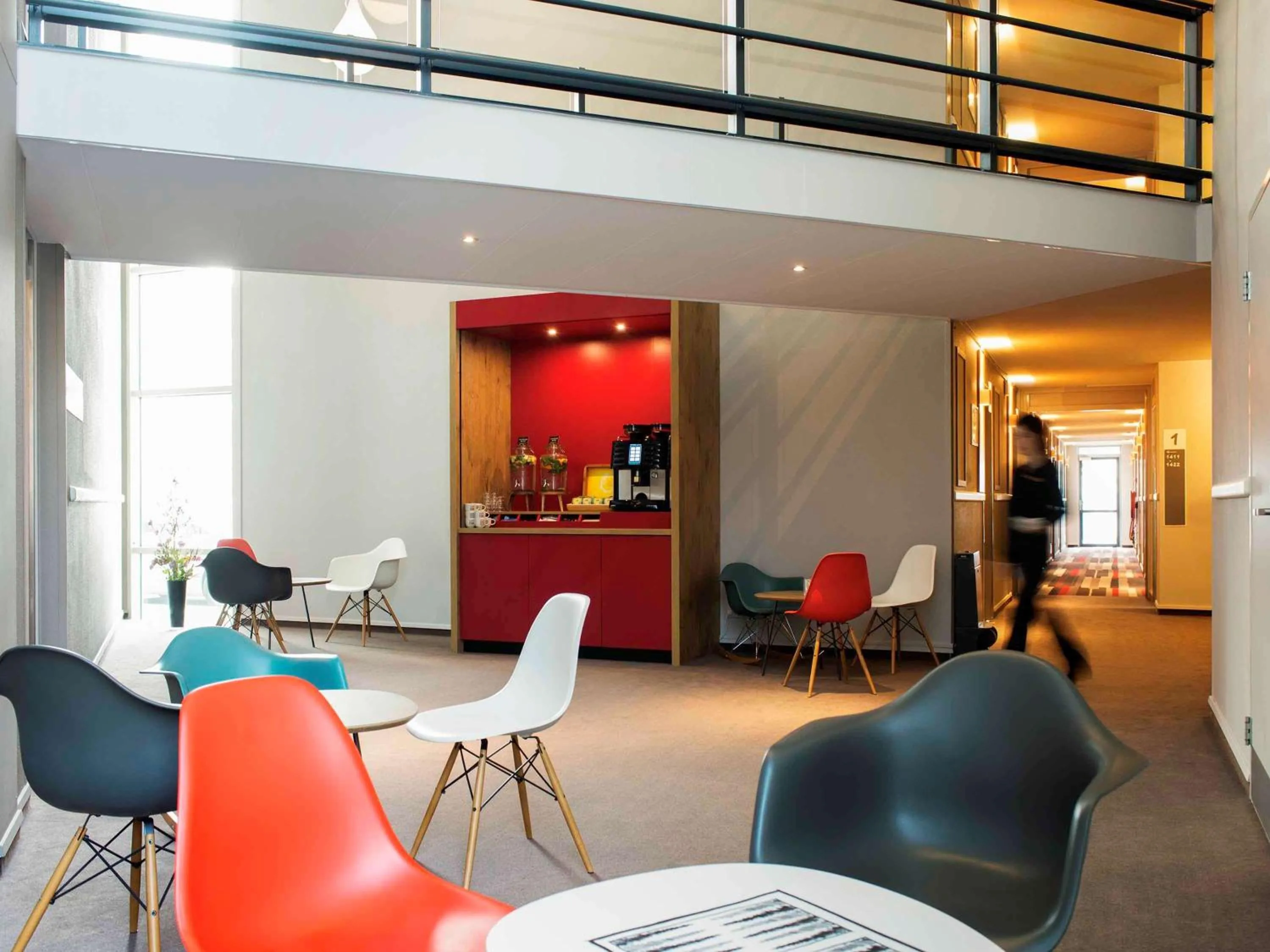 Photo of the whole room in Ibis Schiphol Amsterdam Airport