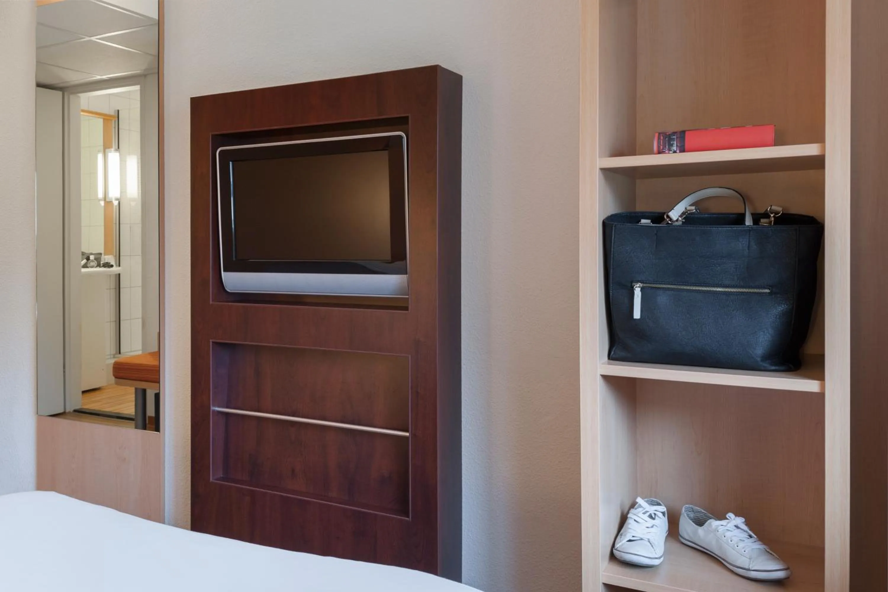 TV and multimedia, Bed in Ibis Schiphol Amsterdam Airport