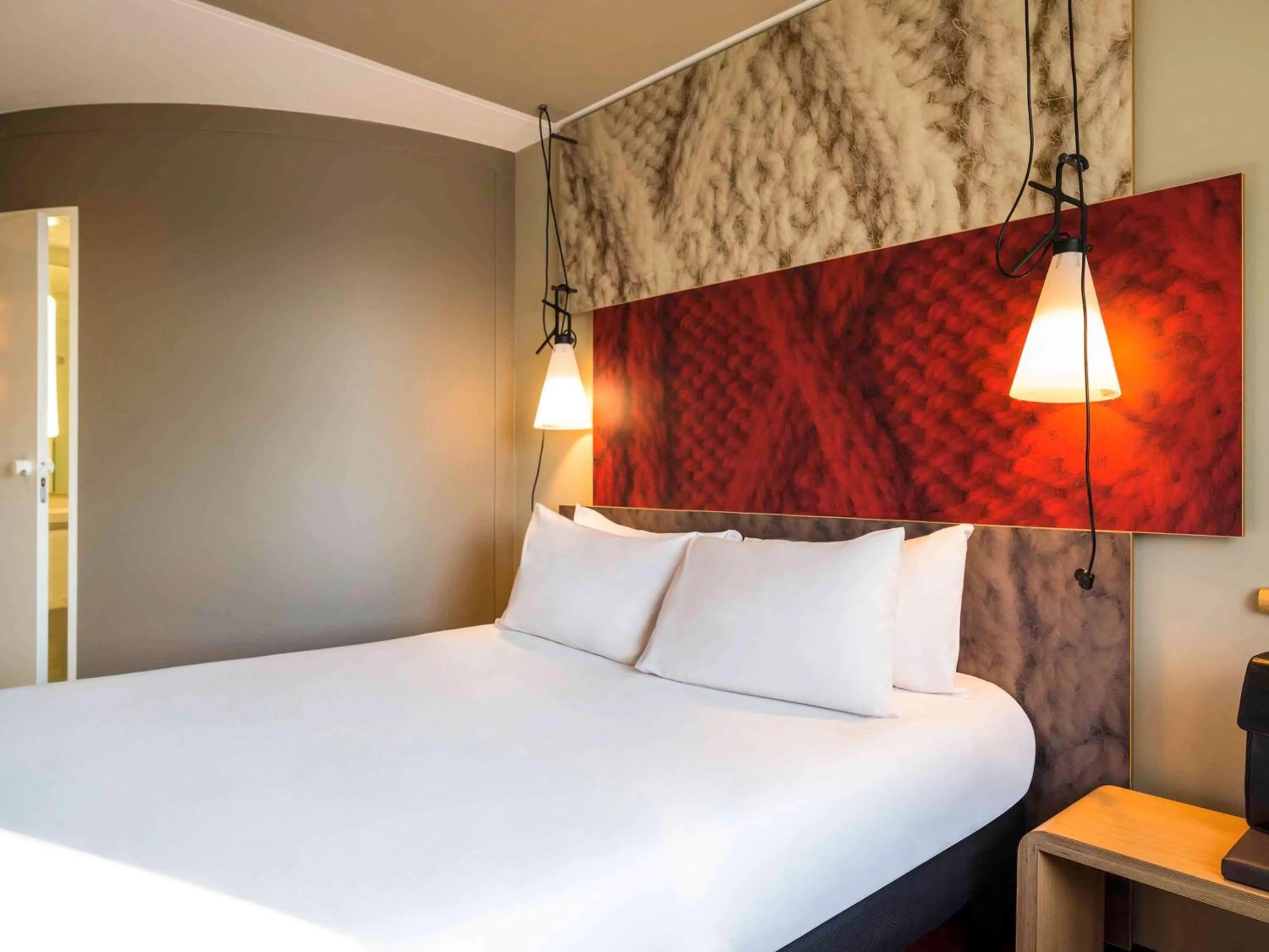Photo of the whole room, Bed in Ibis Schiphol Amsterdam Airport