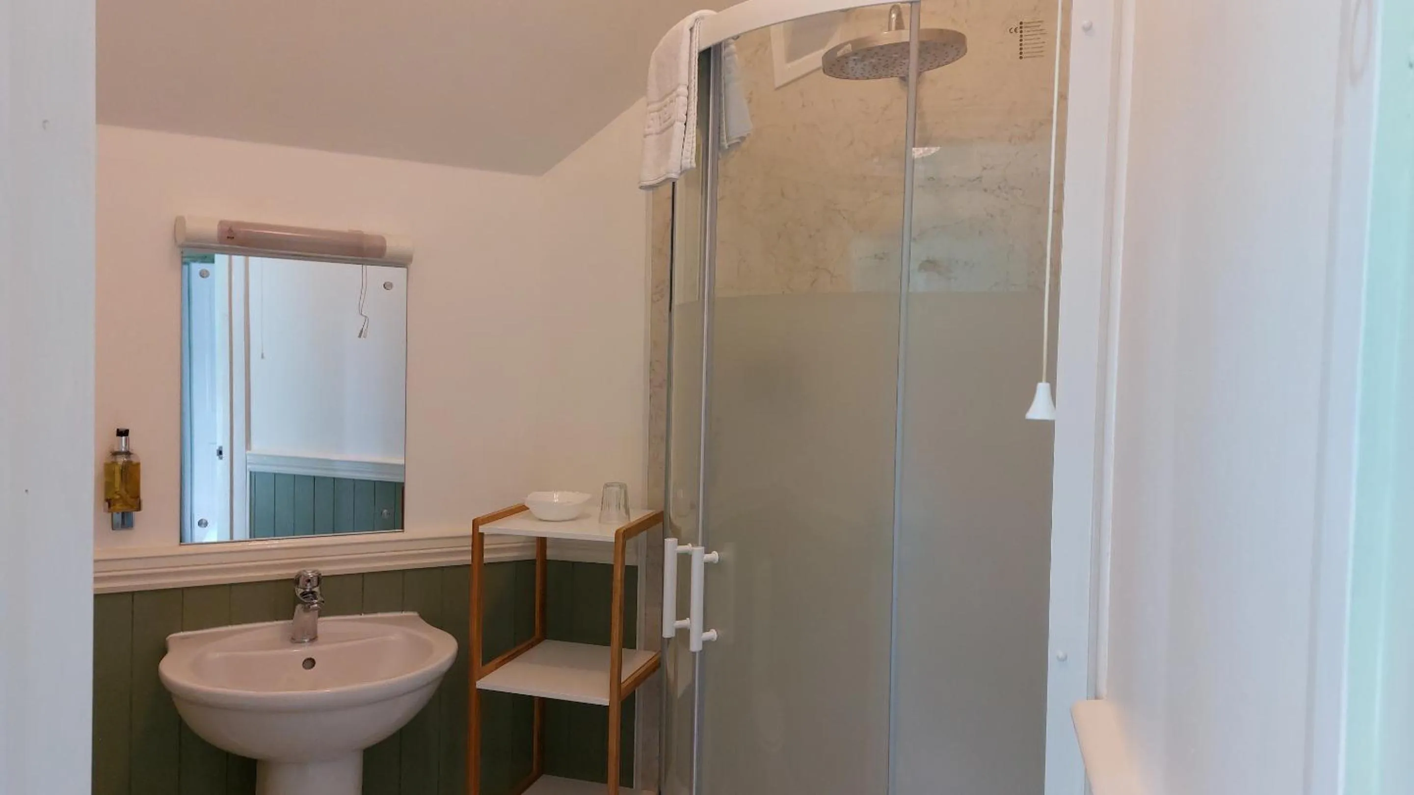 Bathroom in Southcliff Guest House