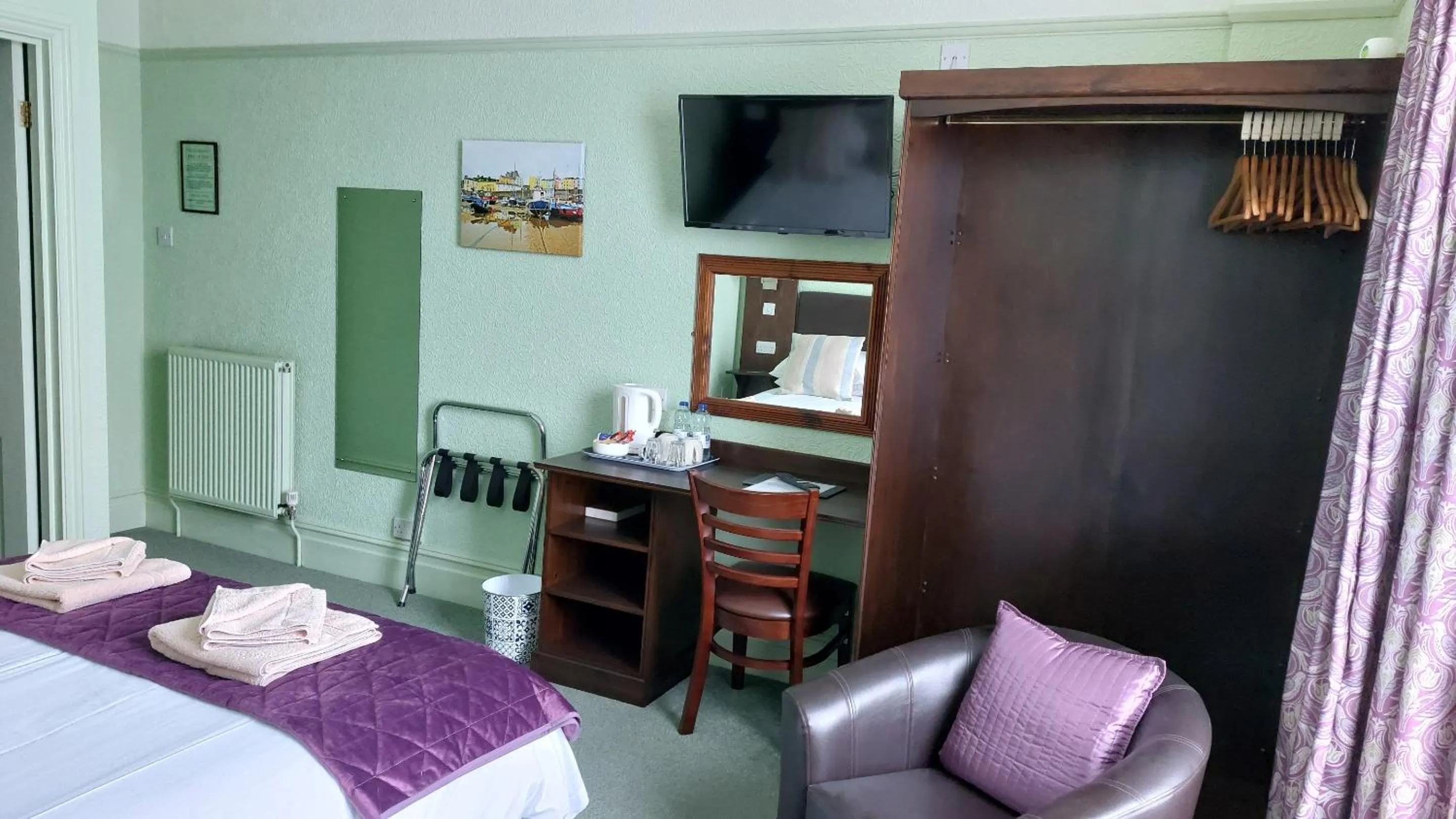 Bedroom, Bed in Southcliff Guest House