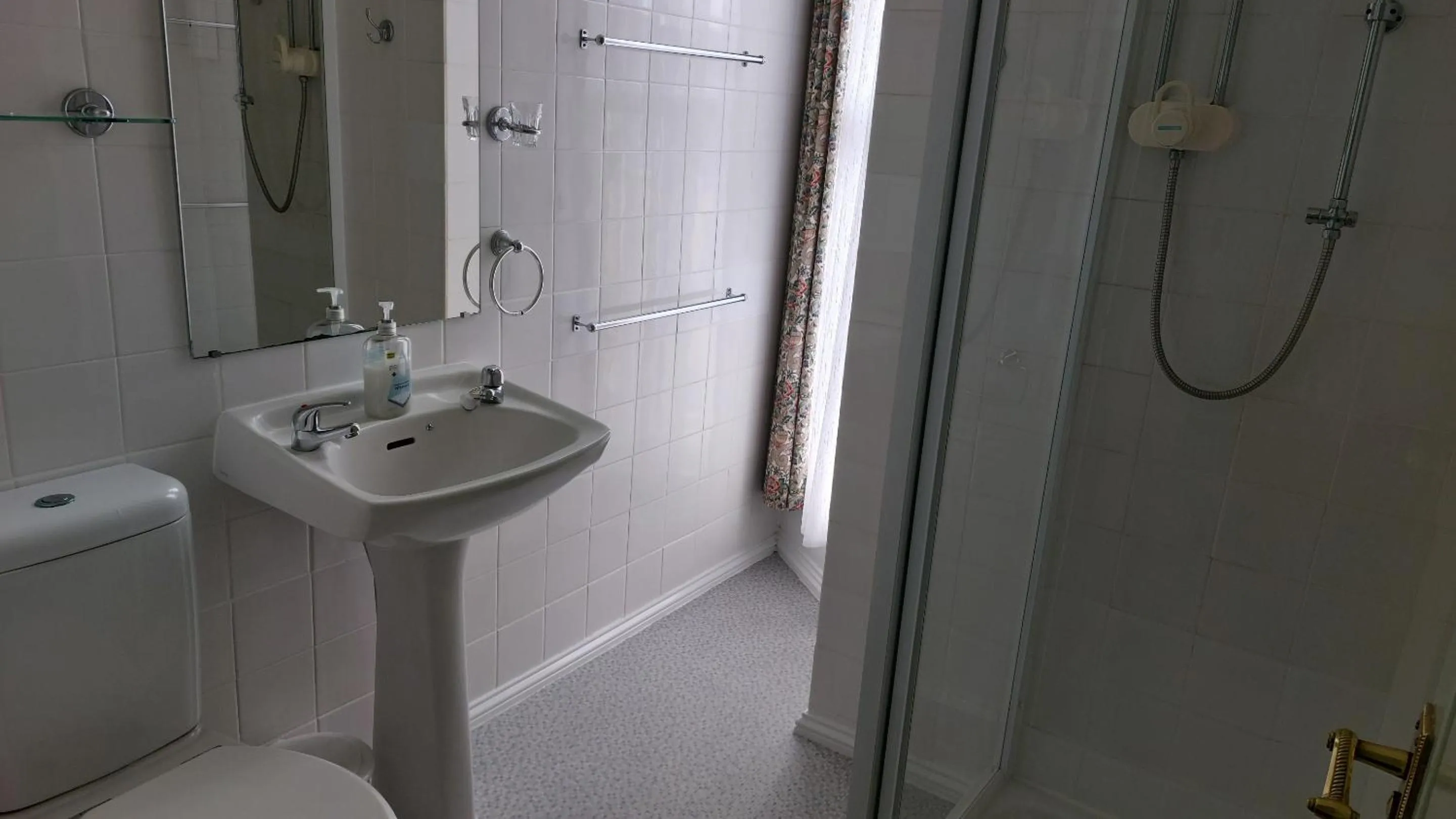 Bathroom in Southcliff Guest House