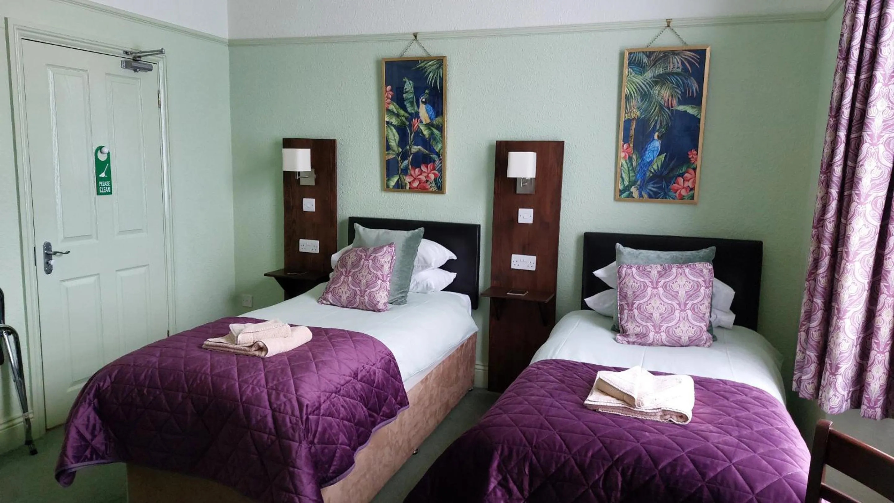 Bedroom, Bed in Southcliff Guest House