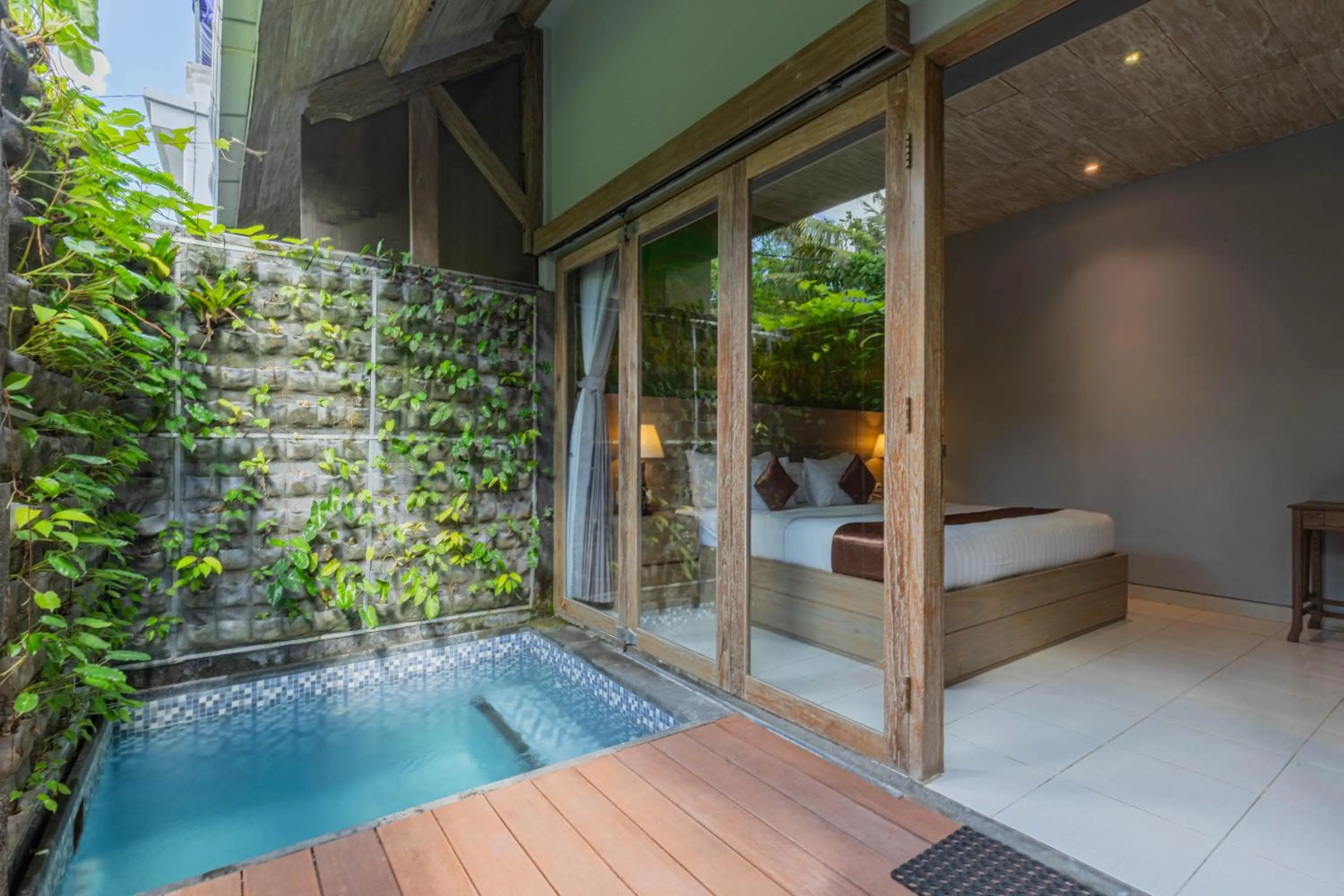 ME Villa Kayu Tulang