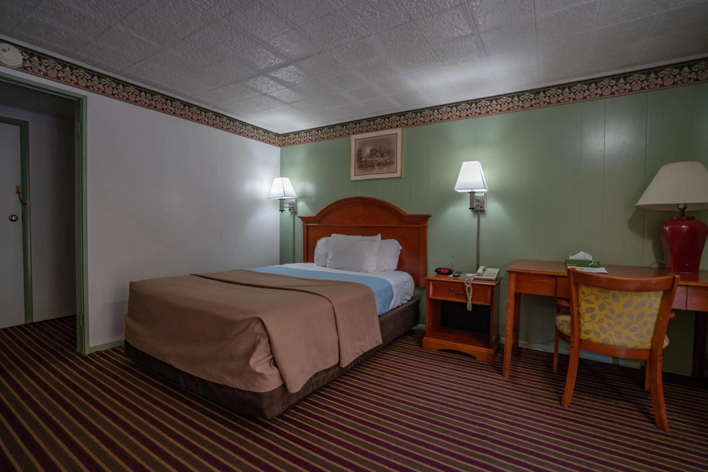 Bed in Mahoning Inn