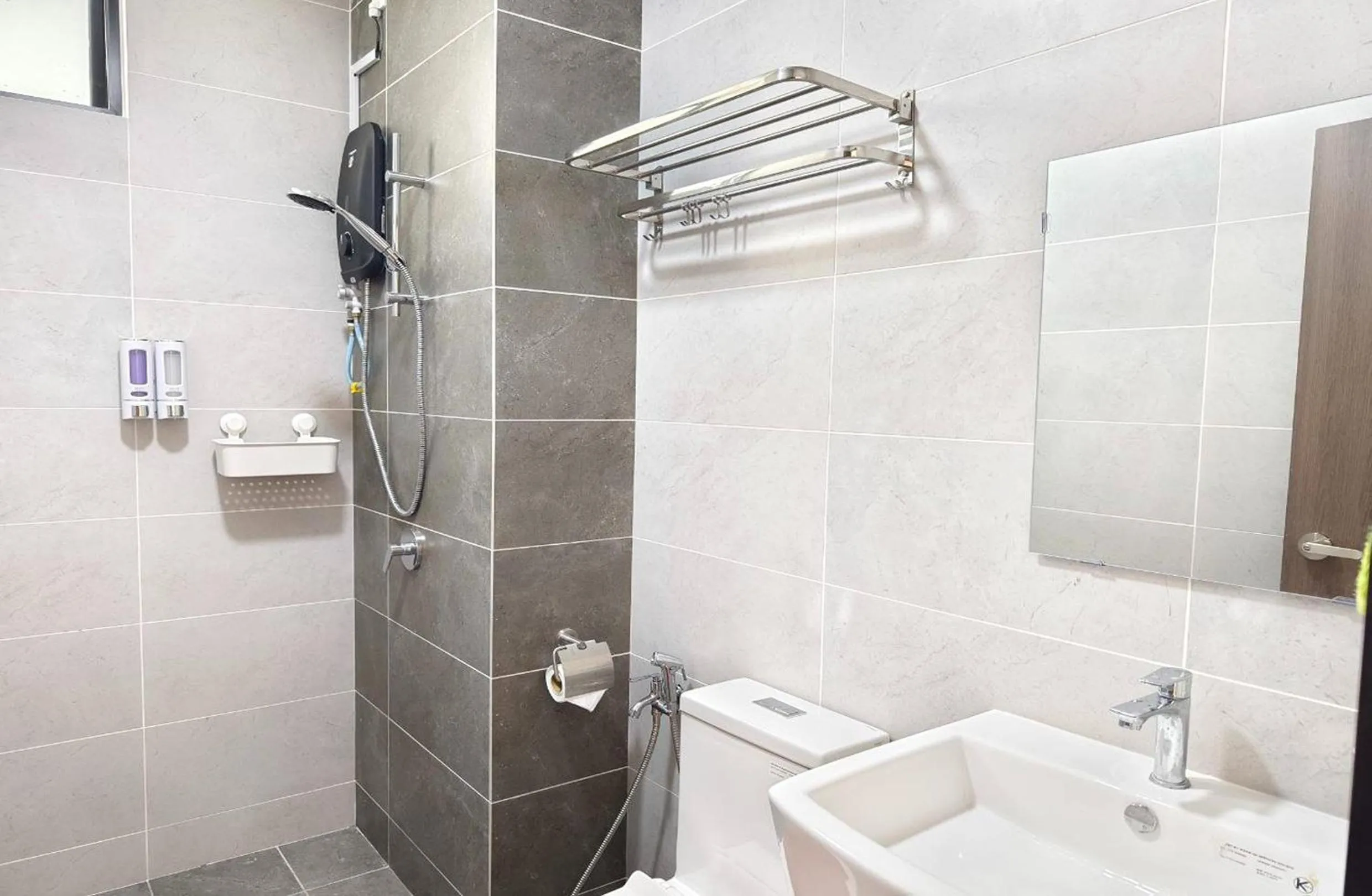 Shower in Twin Tower Johor Bahru by Glex