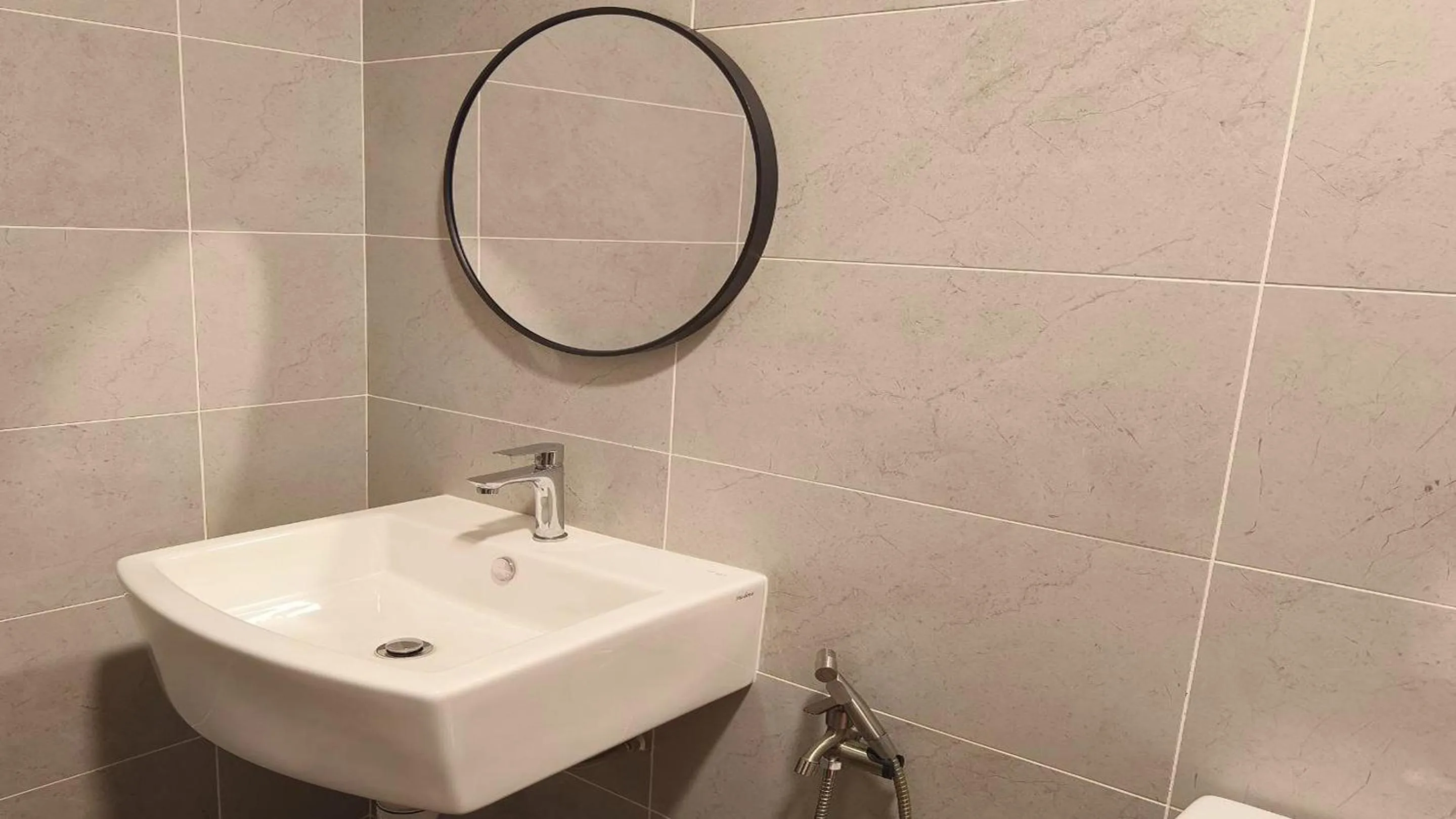 Bathroom in Twin Tower Johor Bahru by Glex