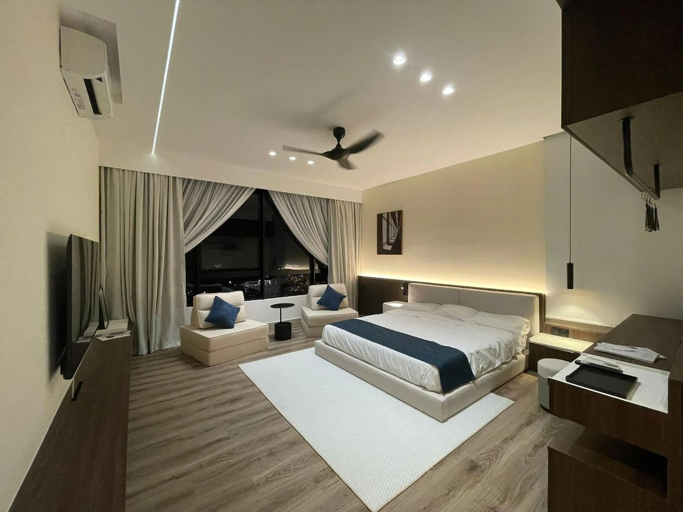 Photo of the whole room, Bed in Twin Tower Johor Bahru by Glex