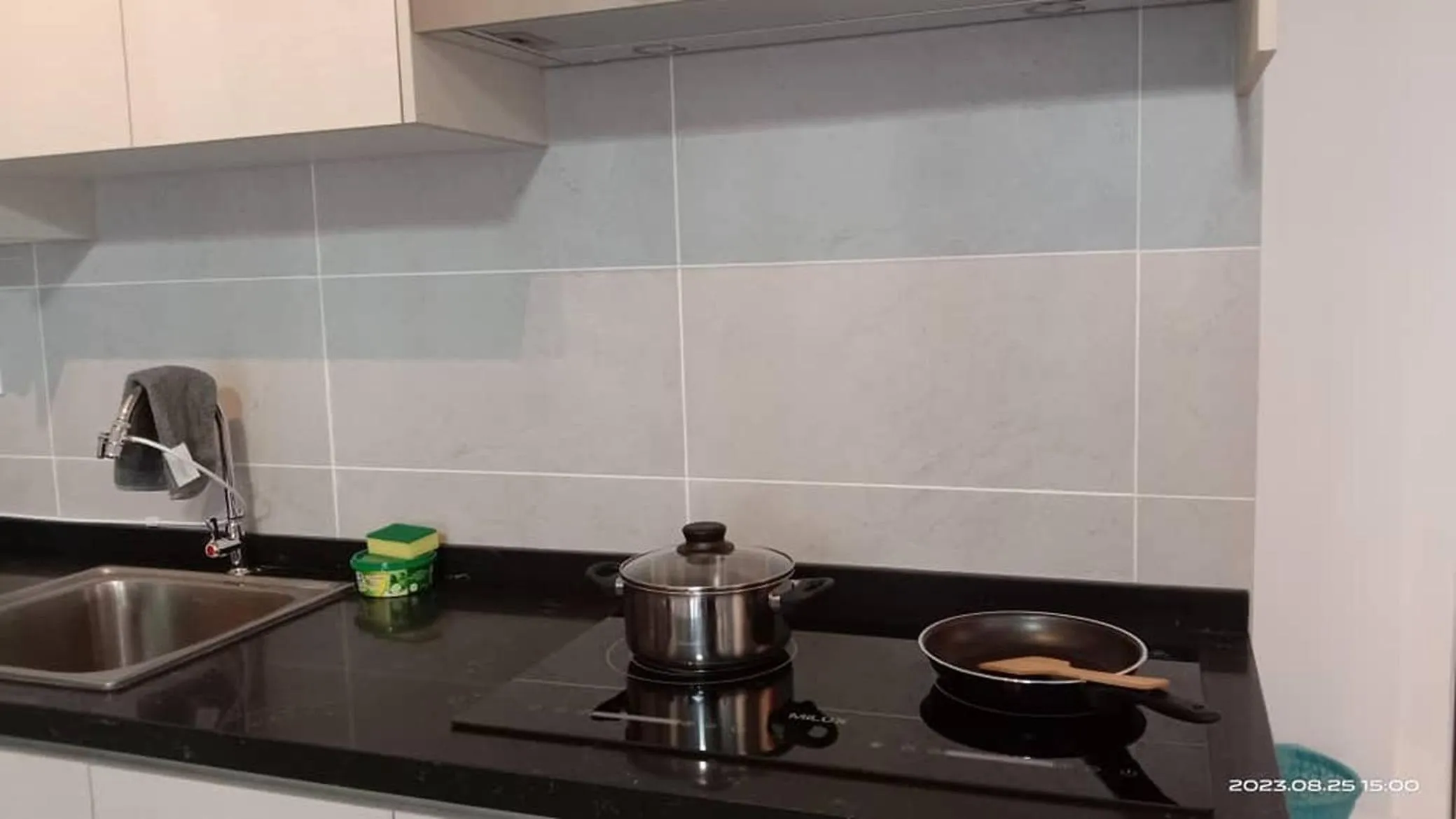 Kitchen or kitchenette in Twin Tower Johor Bahru by Glex