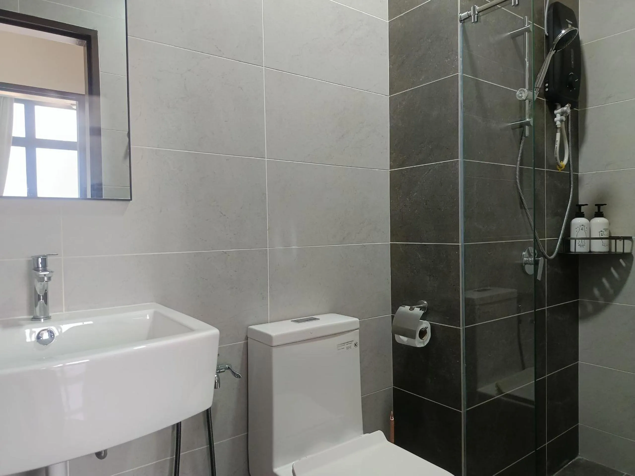 Shower in Twin Tower Johor Bahru by Glex