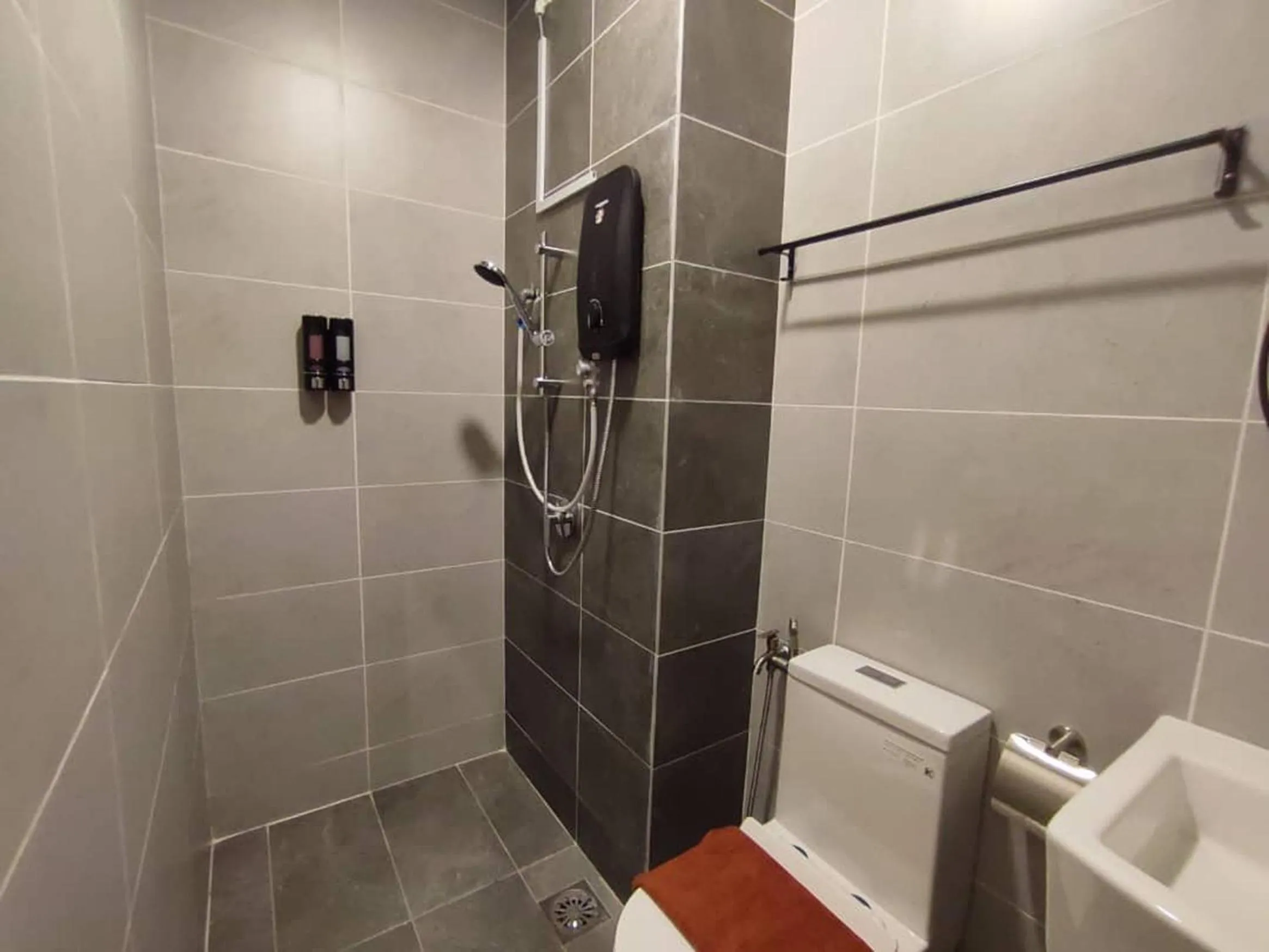 Toilet in Twin Tower Johor Bahru by Glex