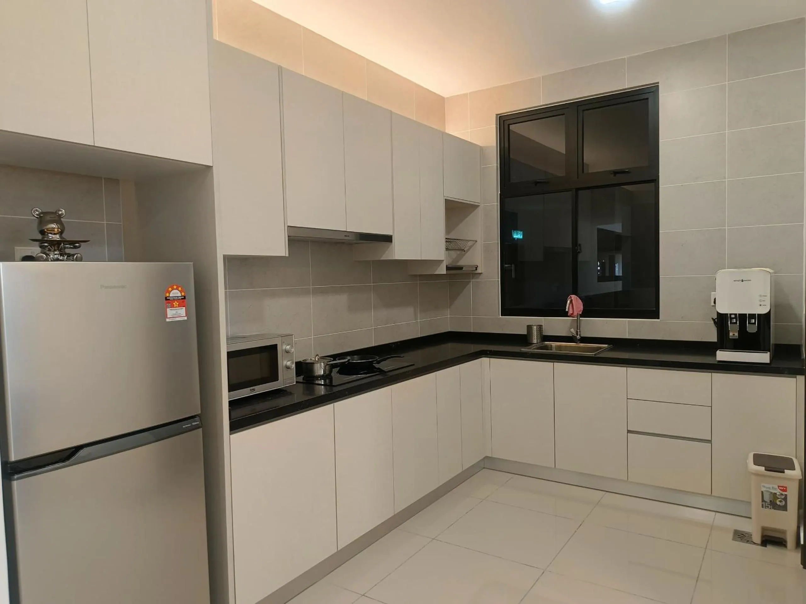 Kitchen or kitchenette in Twin Tower Johor Bahru by Glex
