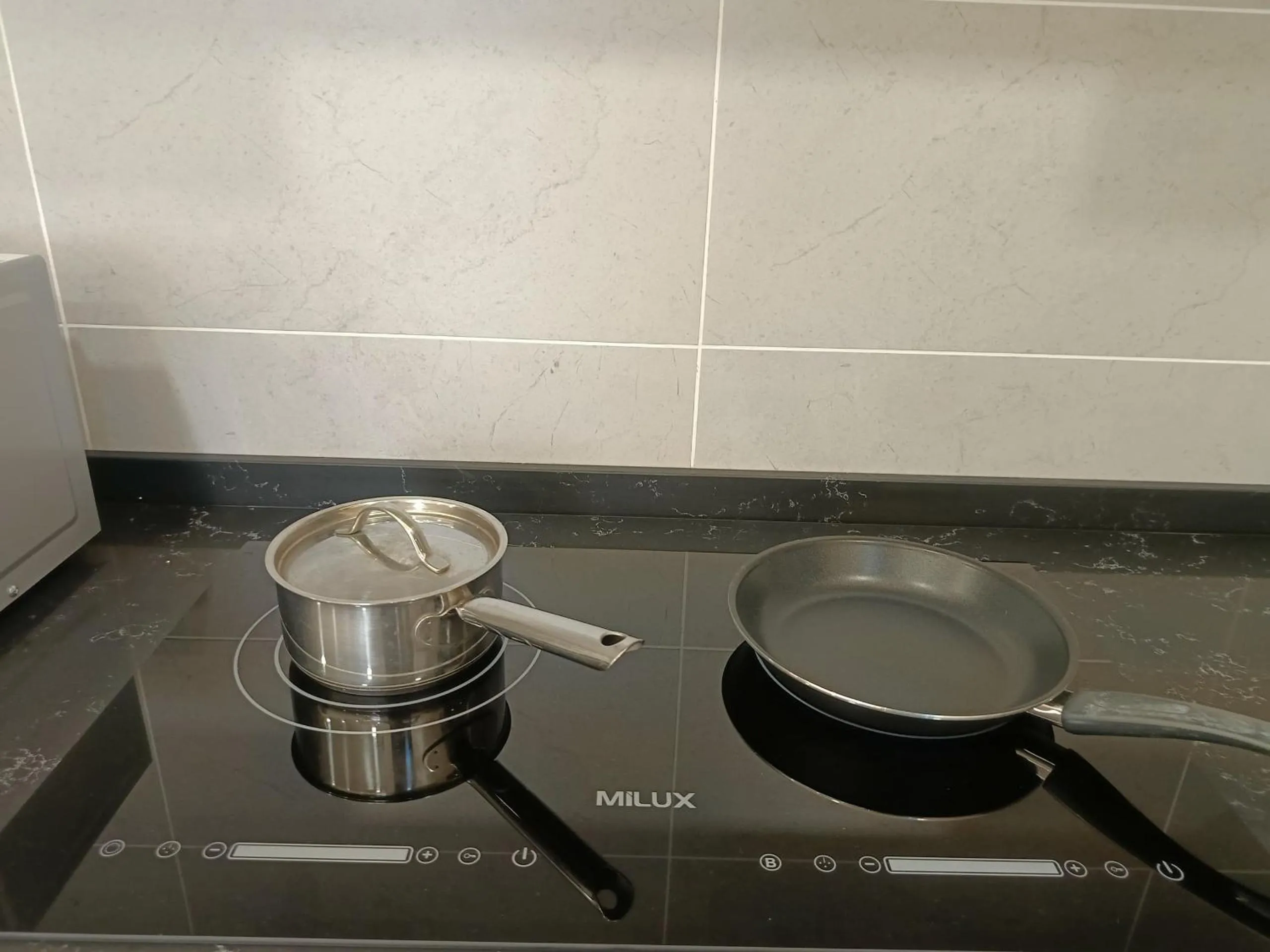 Kitchen or kitchenette in Twin Tower Johor Bahru by Glex