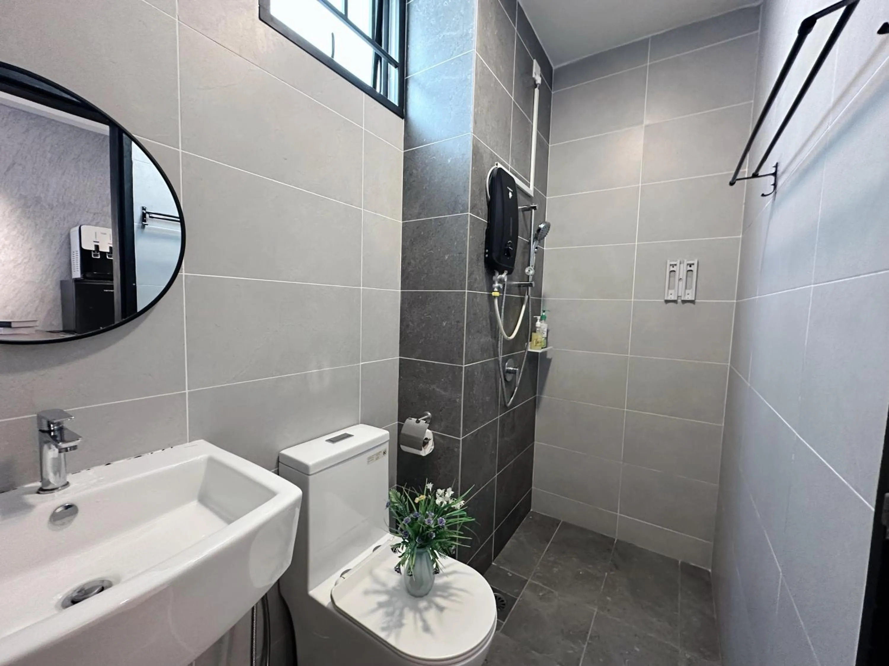 Bathroom in Twin Tower Johor Bahru by Glex
