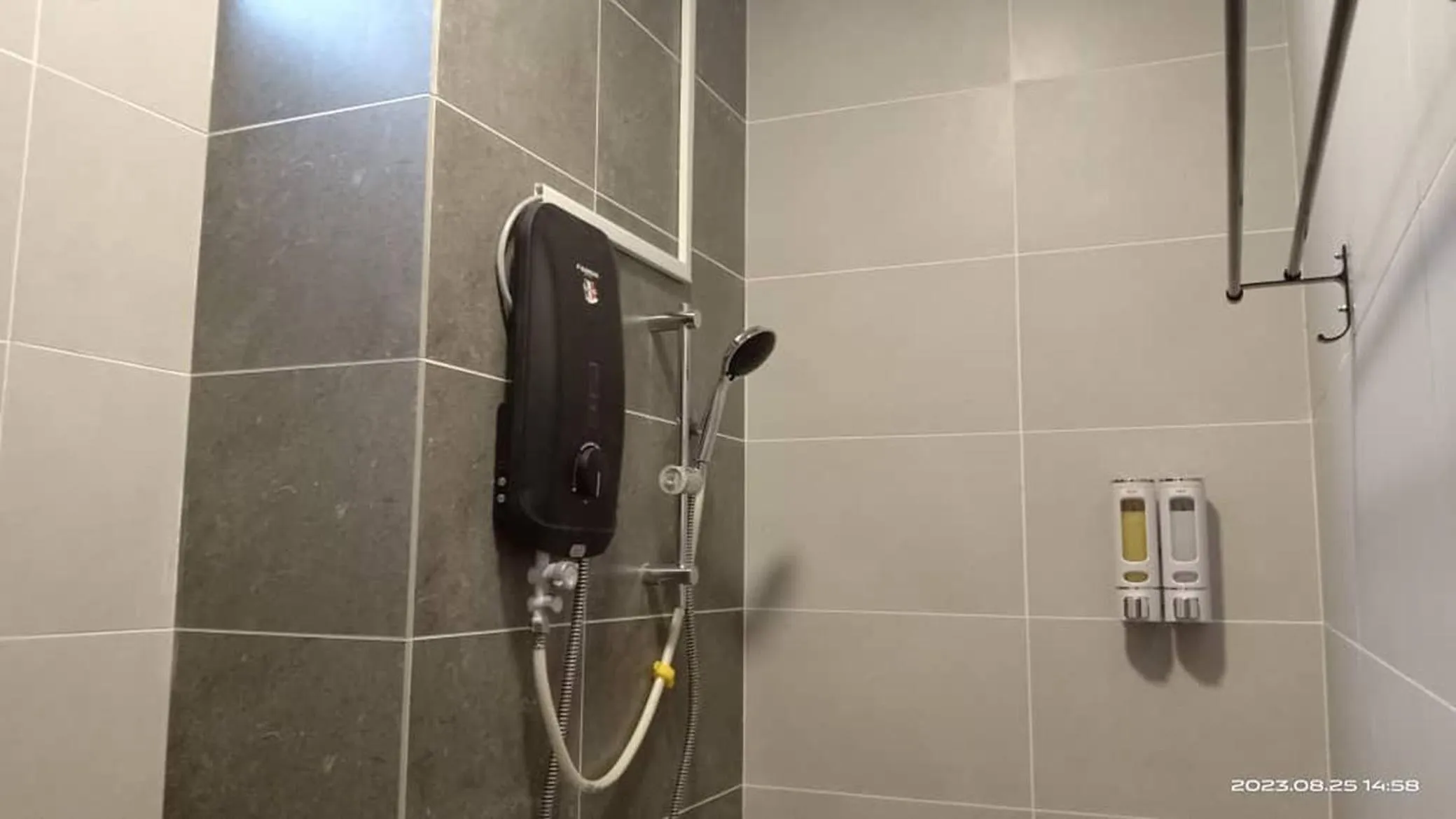 Bathroom in Twin Tower Johor Bahru by Glex