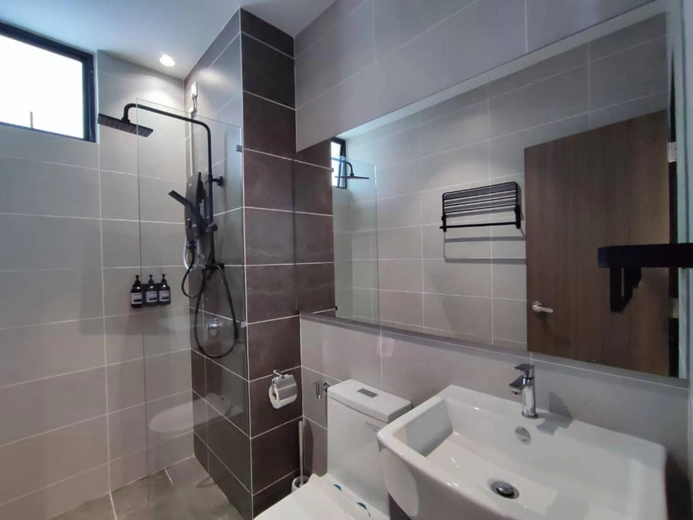 Shower in Twin Tower Johor Bahru by Glex