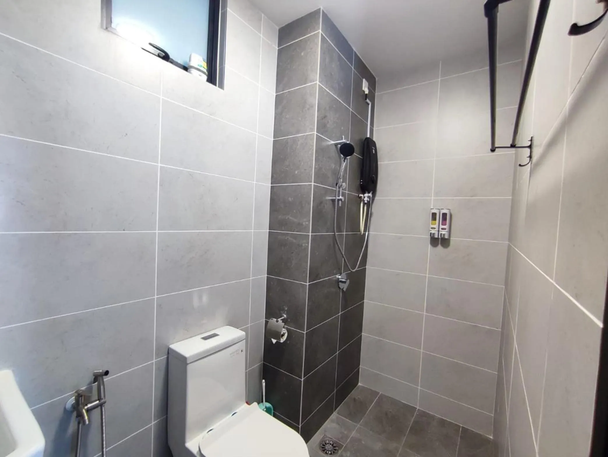 Bathroom in Twin Tower Johor Bahru by Glex