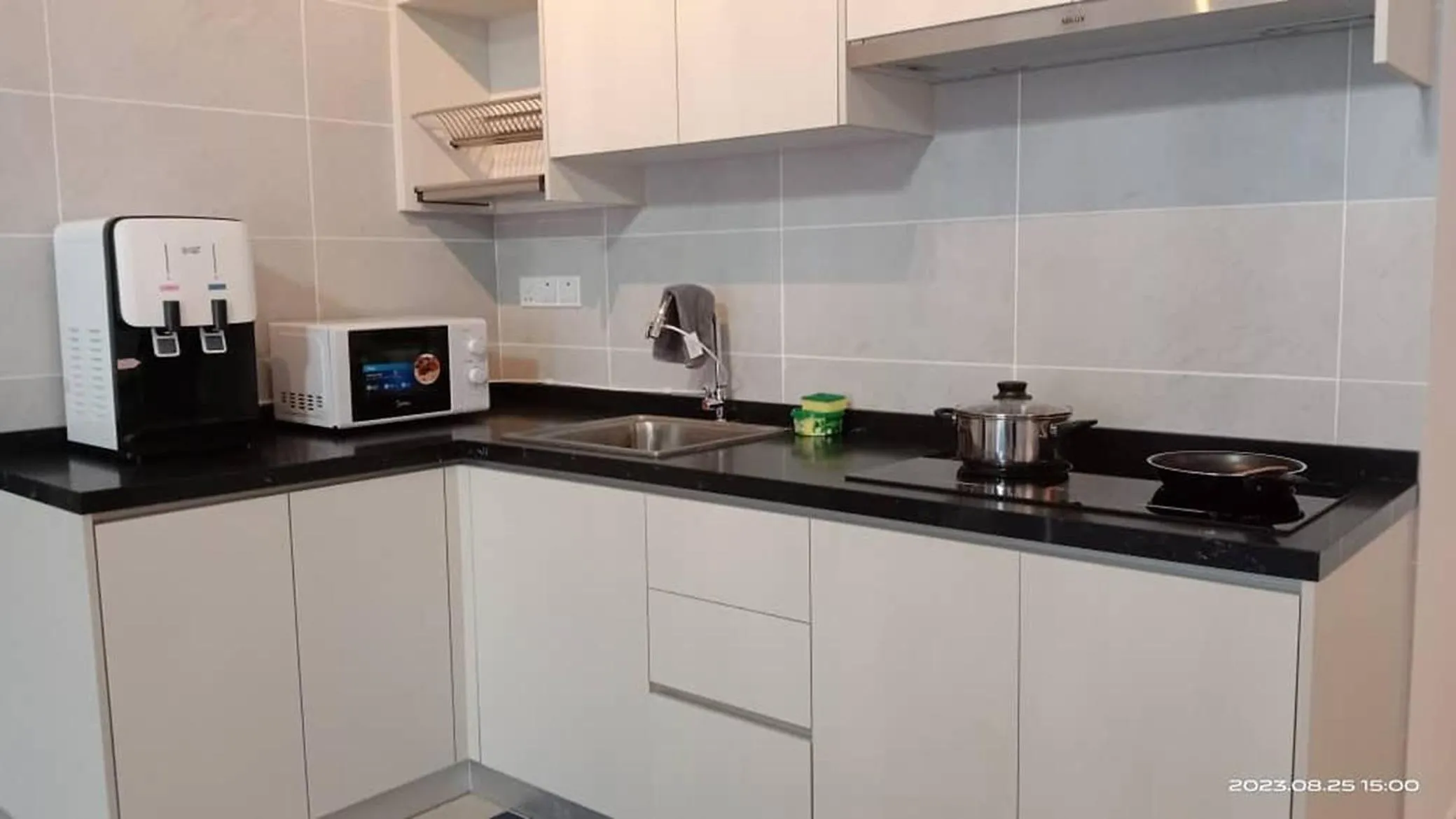 Kitchen or kitchenette in Twin Tower Johor Bahru by Glex