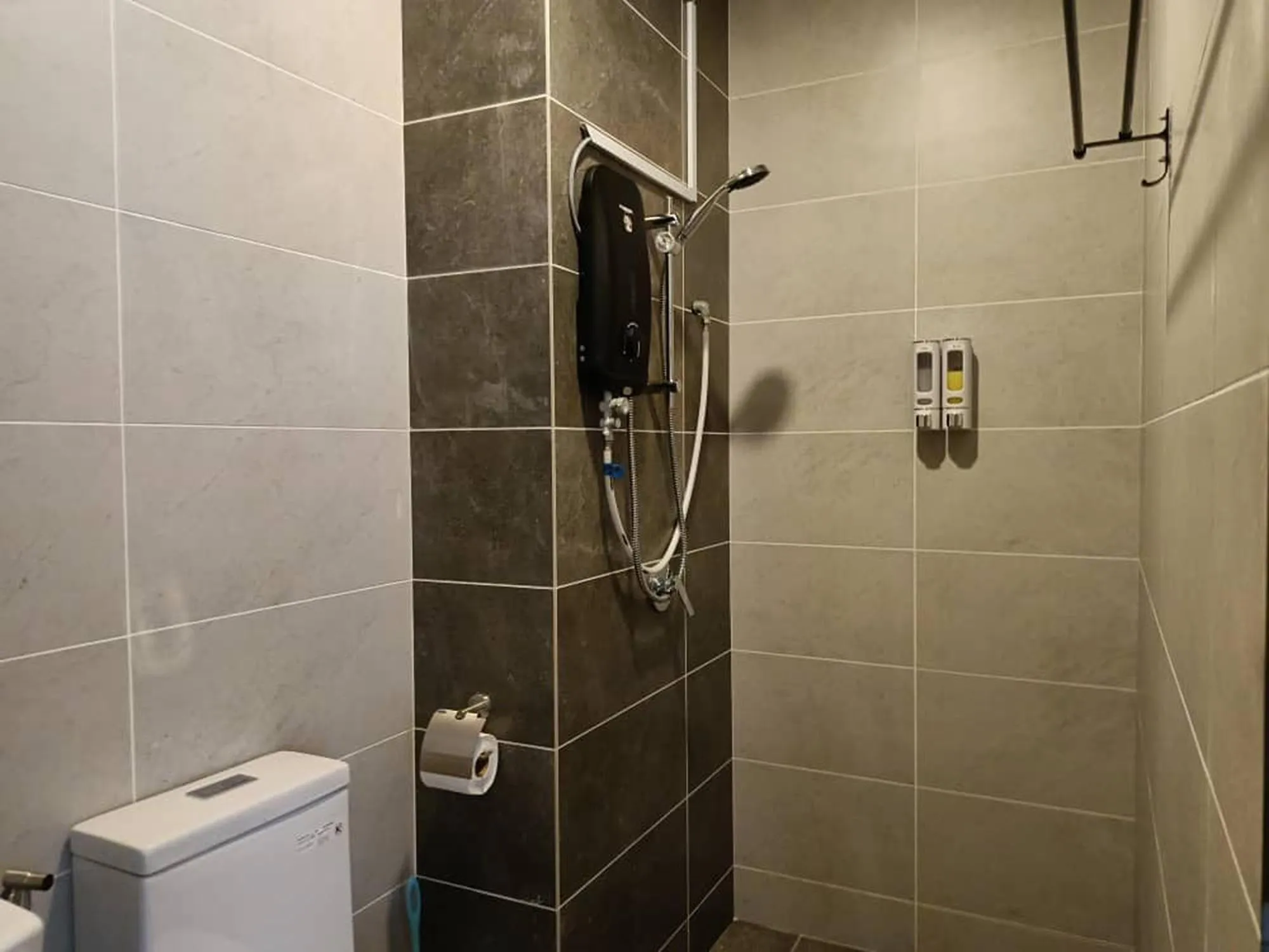 Bathroom in Twin Tower Johor Bahru by Glex