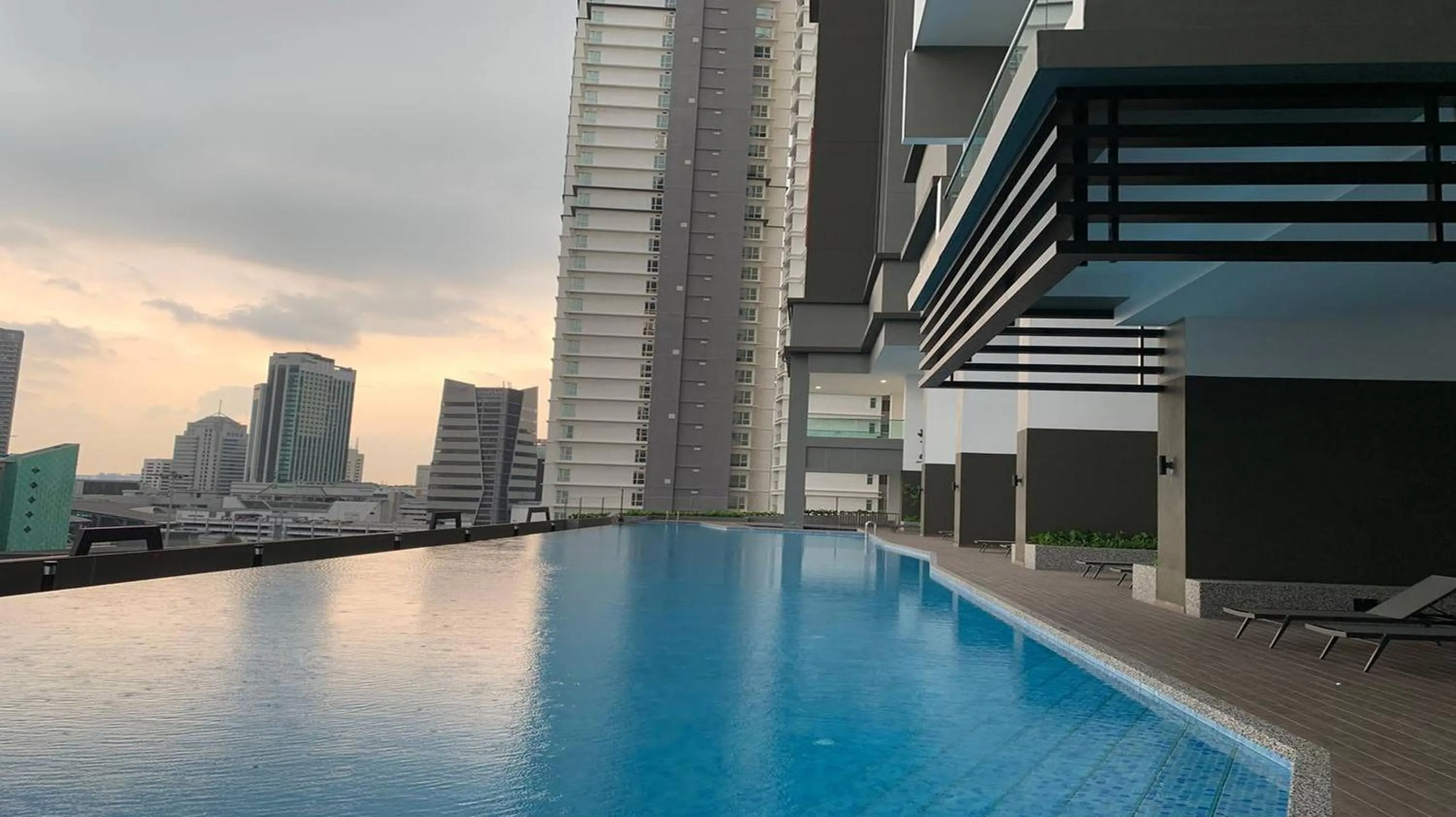 Swimming pool in Twin Tower Johor Bahru by Glex