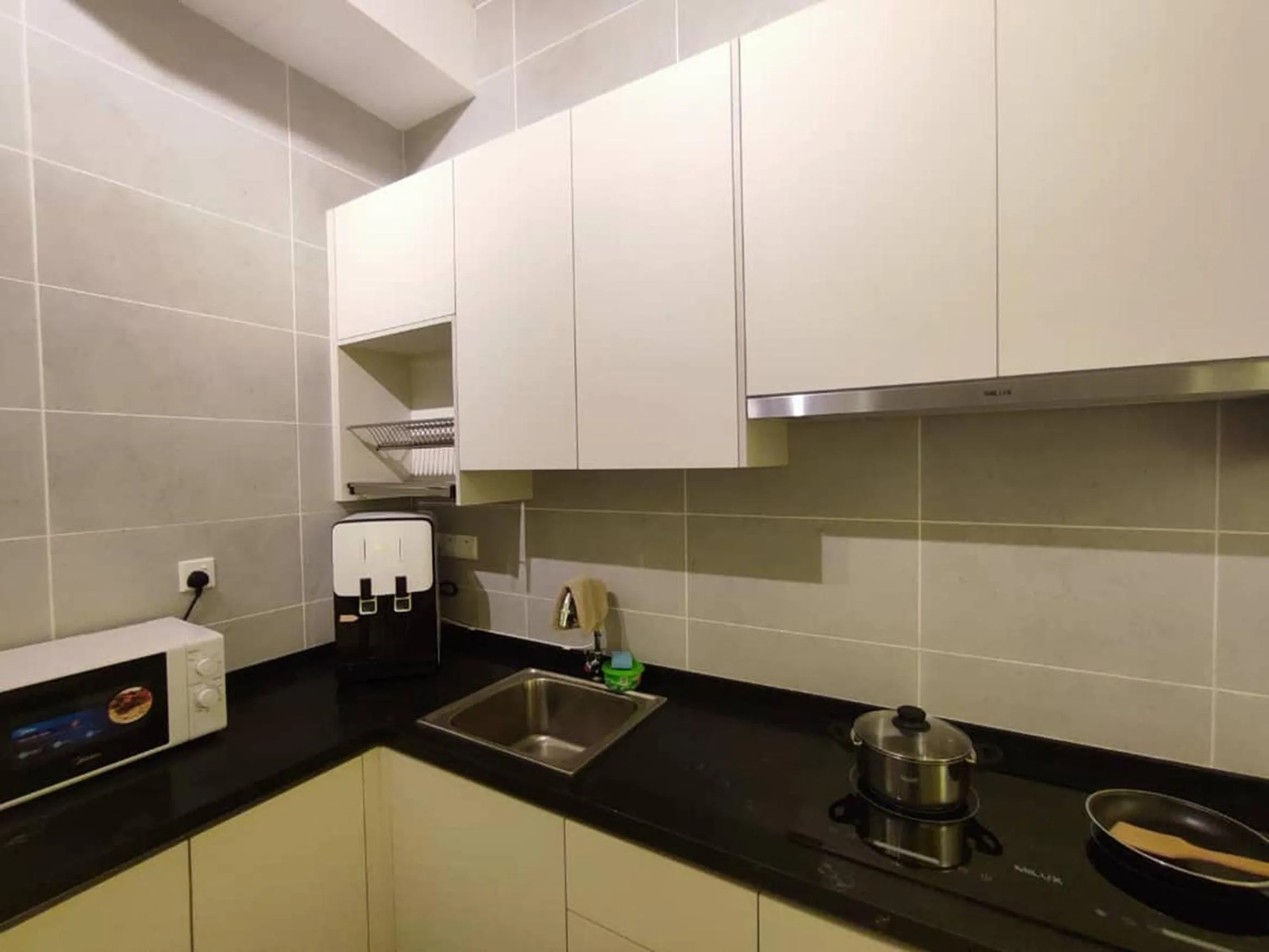 Kitchen or kitchenette in Twin Tower Johor Bahru by Glex