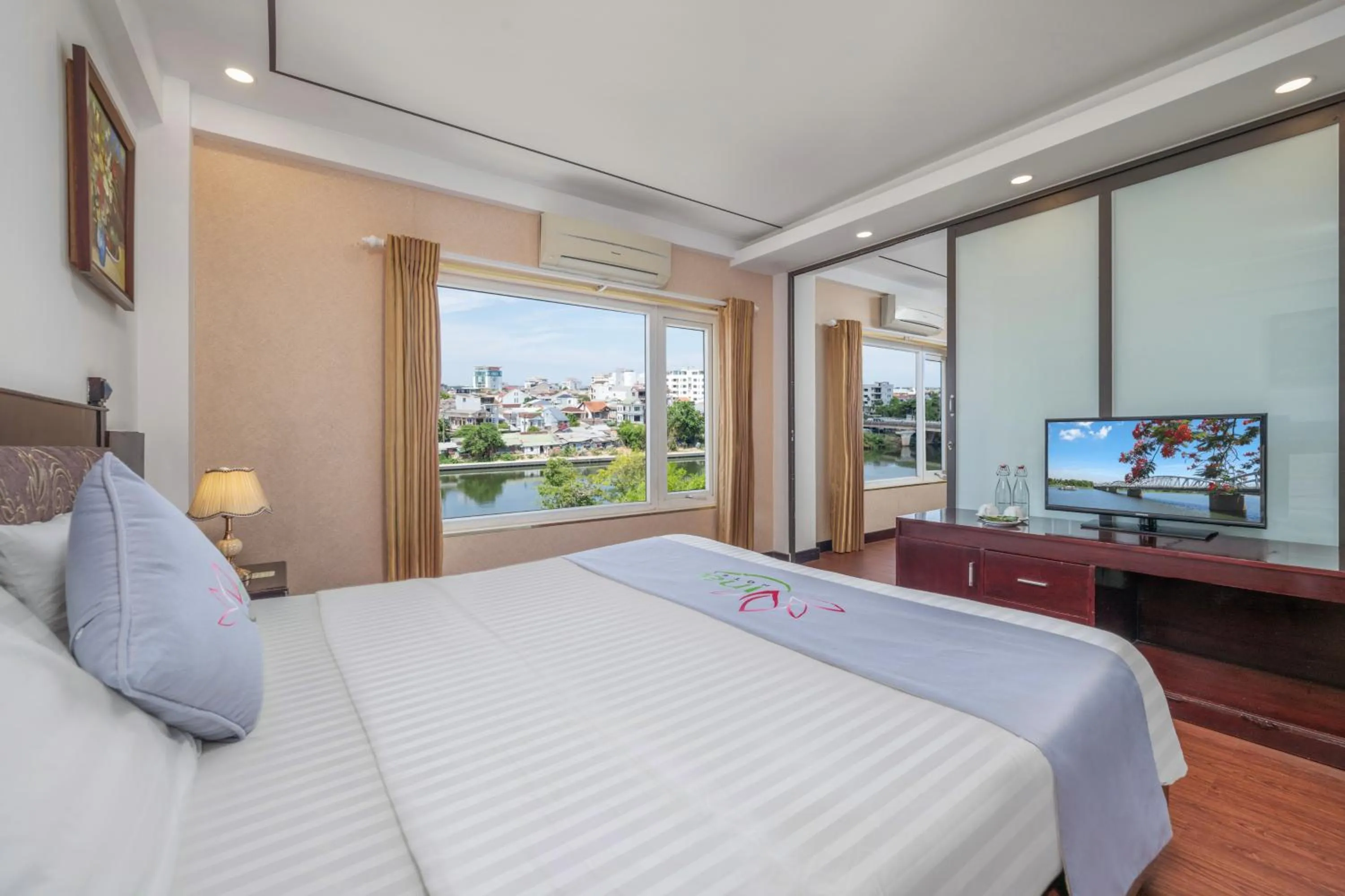 Communal lounge/ TV room, Bed in Vina Hotel Hue