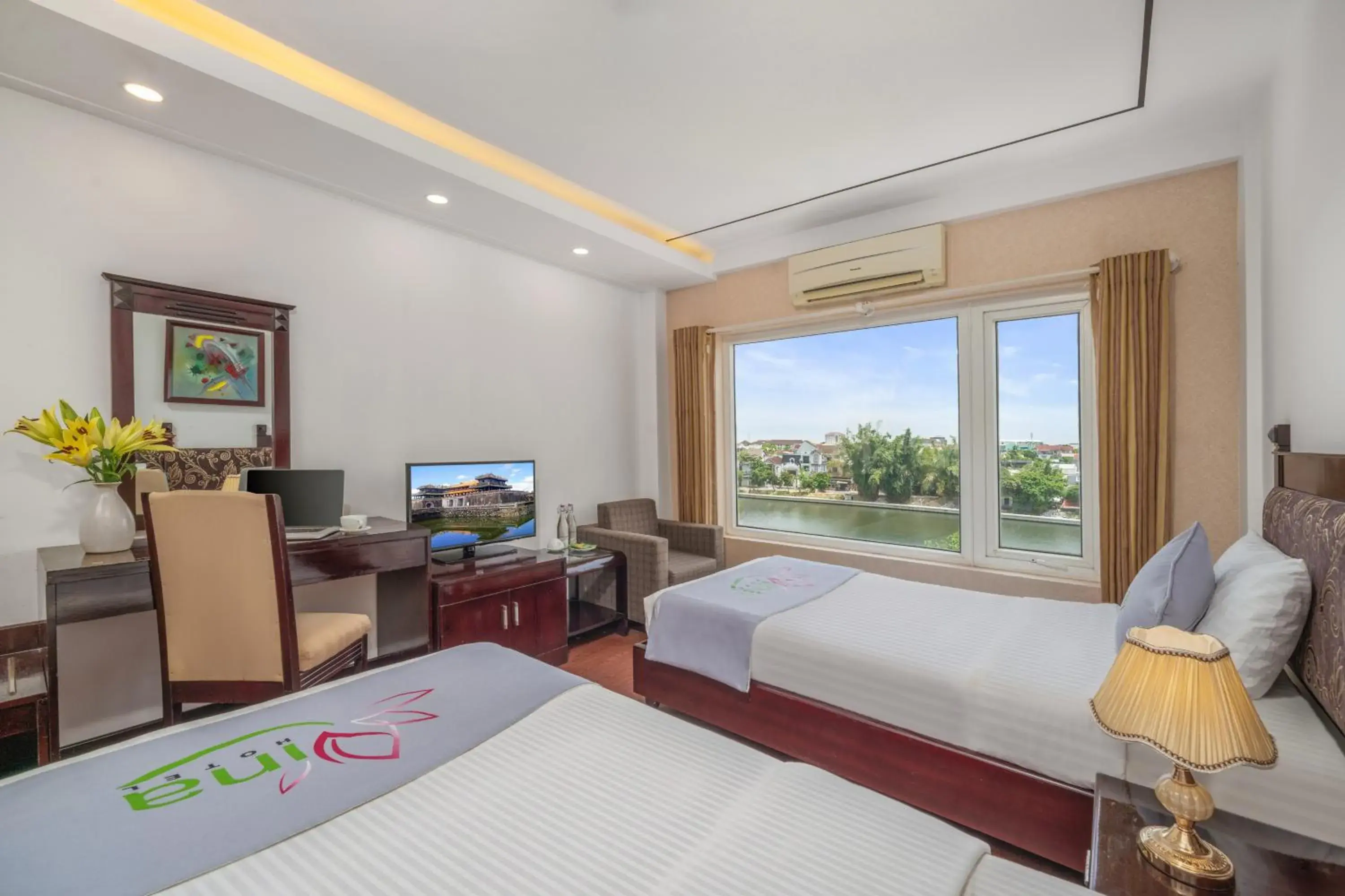 Deluxe Twin Room with River View in Vina Hotel Hue Deluxe Twin Room with River View in Vina Hotel Hue