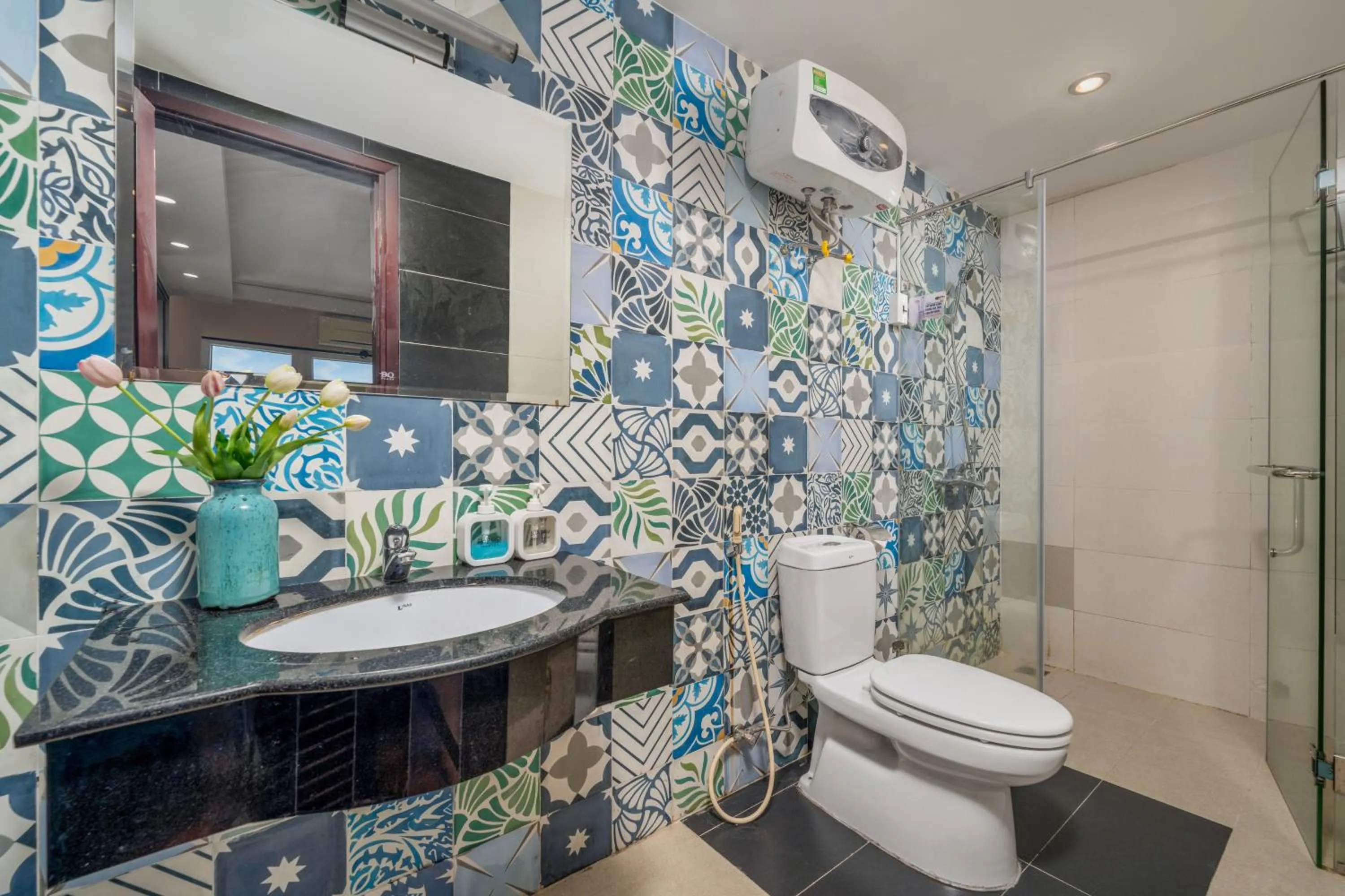 Shower in Vina Hotel Hue