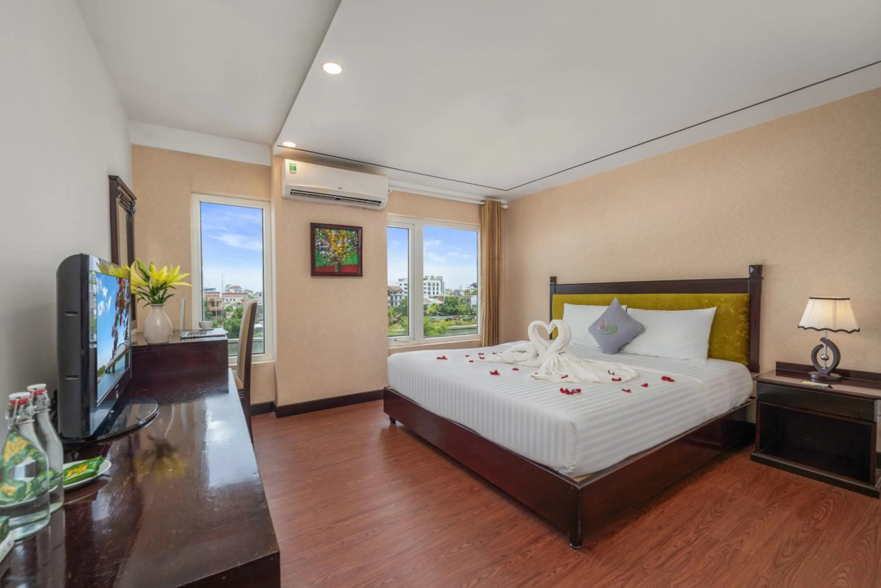 Bed in Vina Hotel Hue