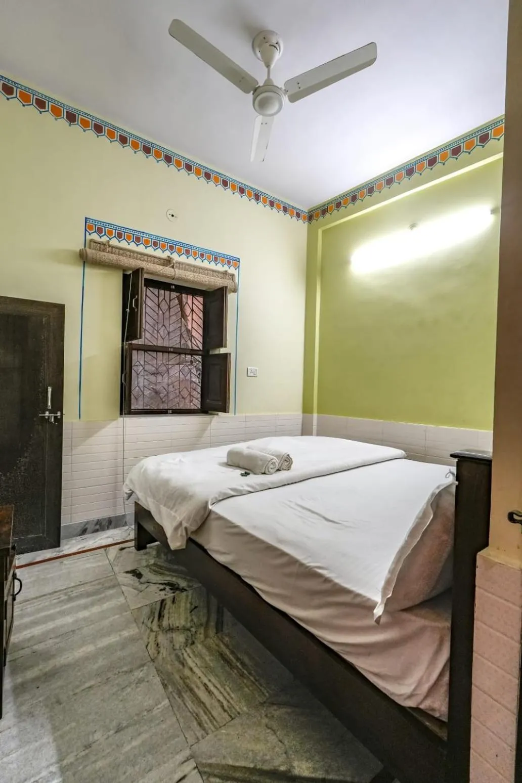 Bed in Hotel Bawarri Haveli