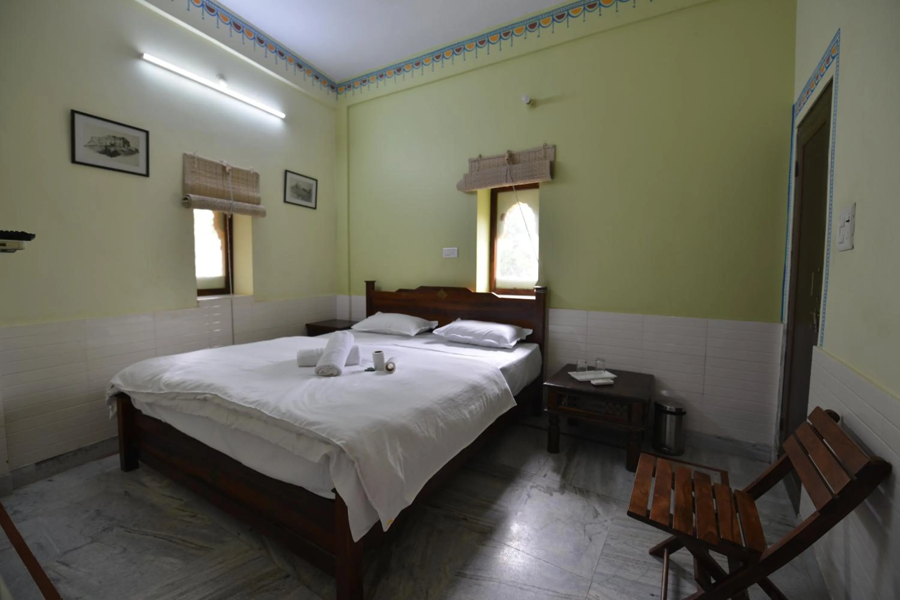 Bed in Hotel Bawarri Haveli