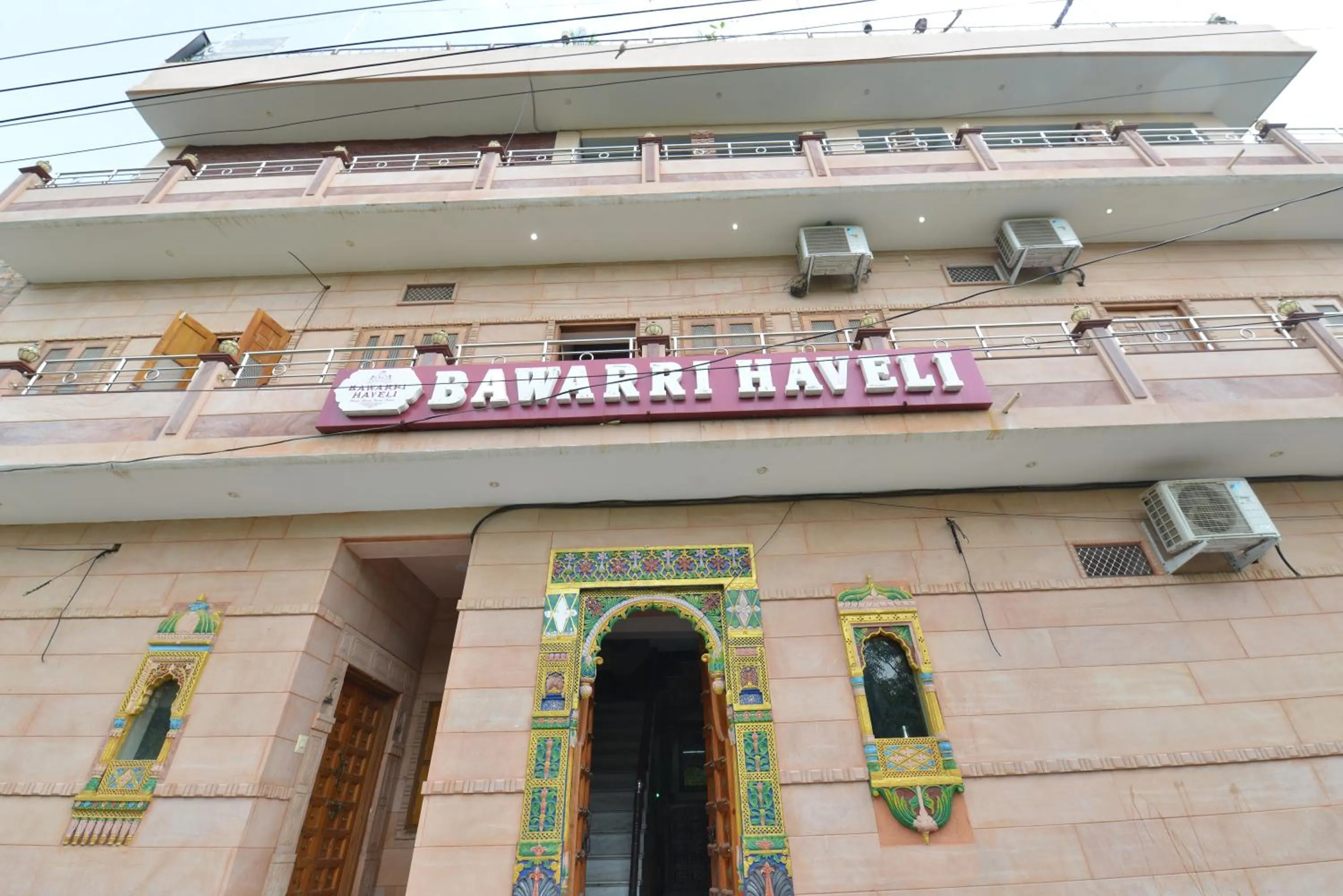 Facade/entrance in Hotel Bawarri Haveli