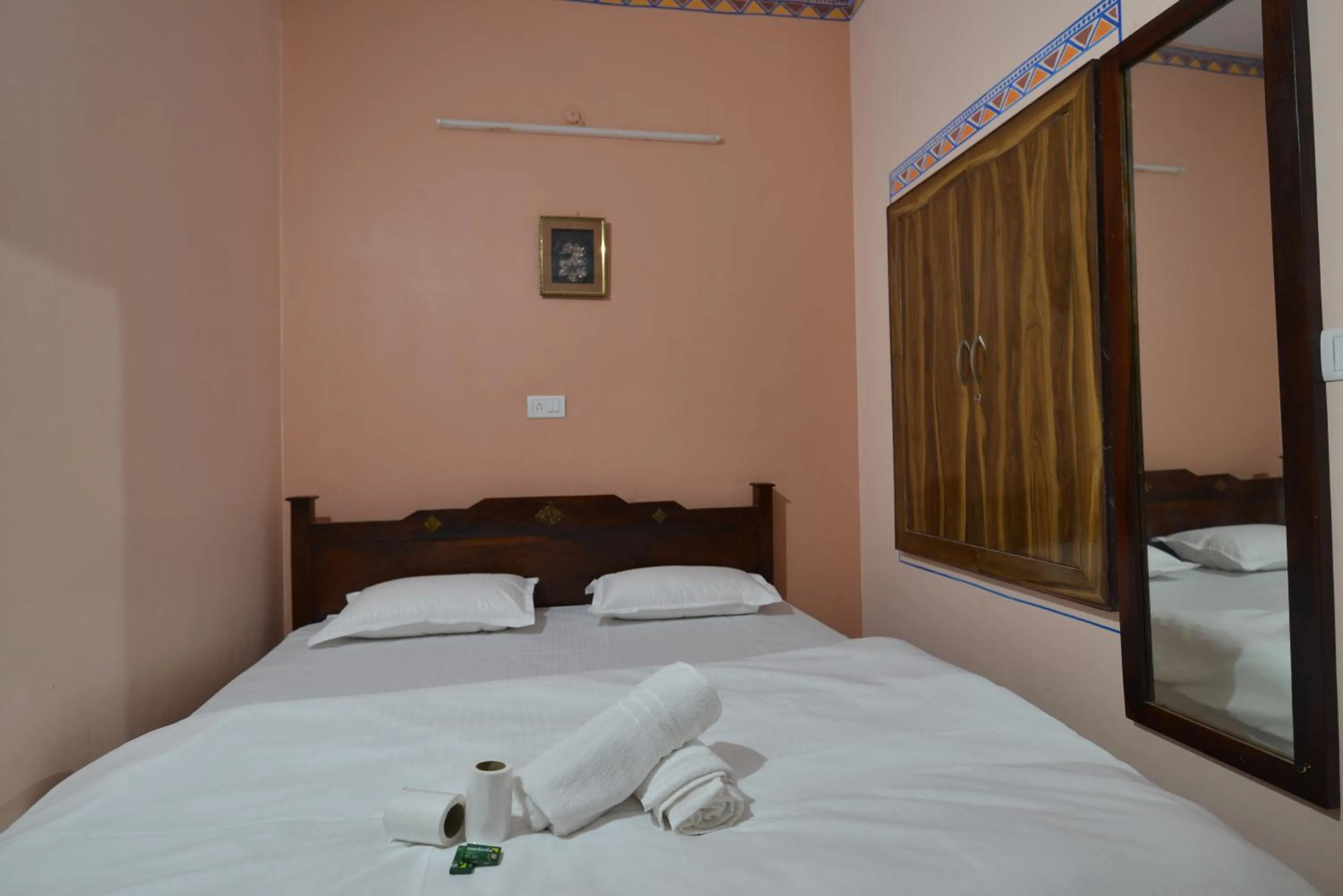 Bed in Hotel Bawarri Haveli