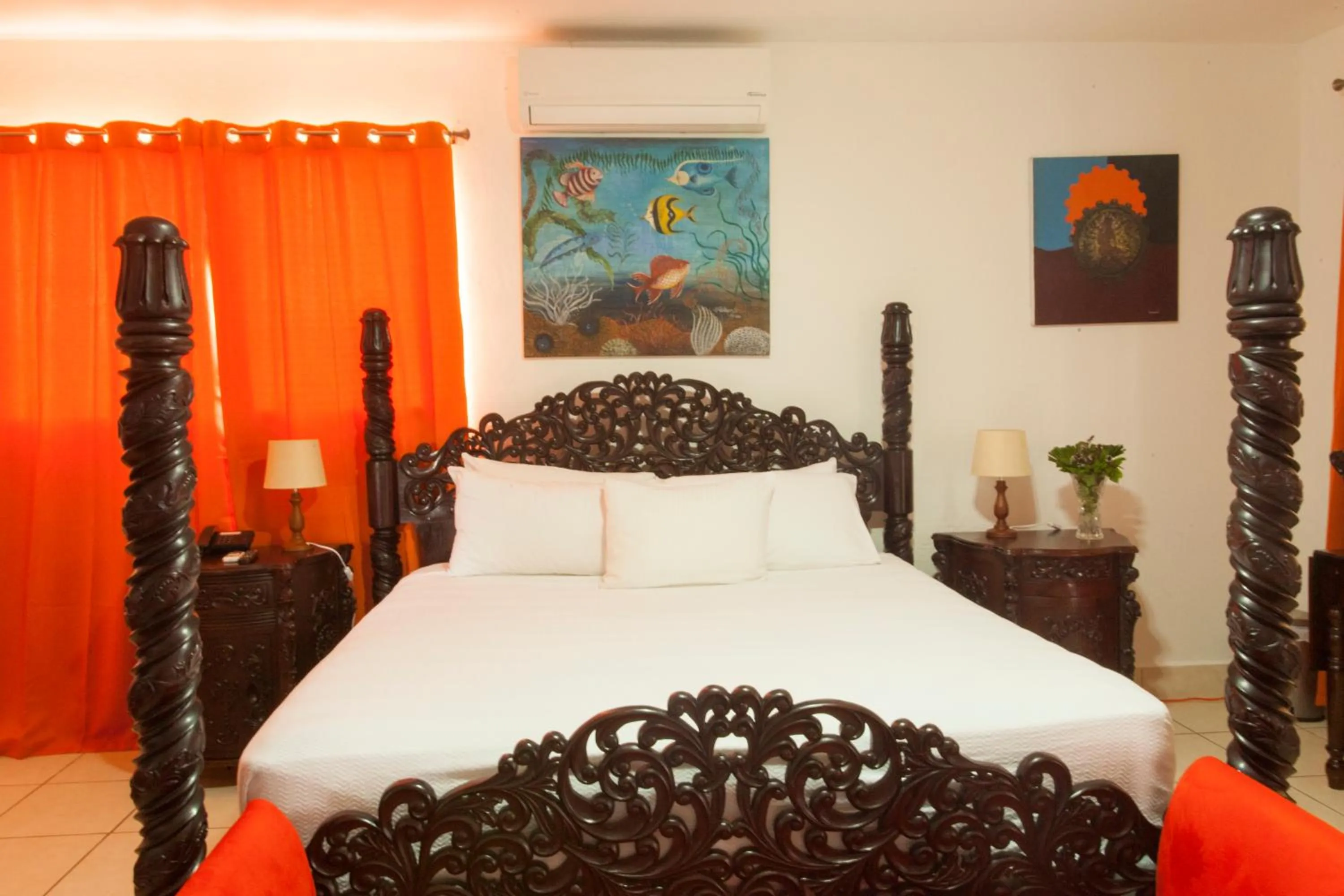 Photo of the whole room, Bed in La Posada del Arcangel