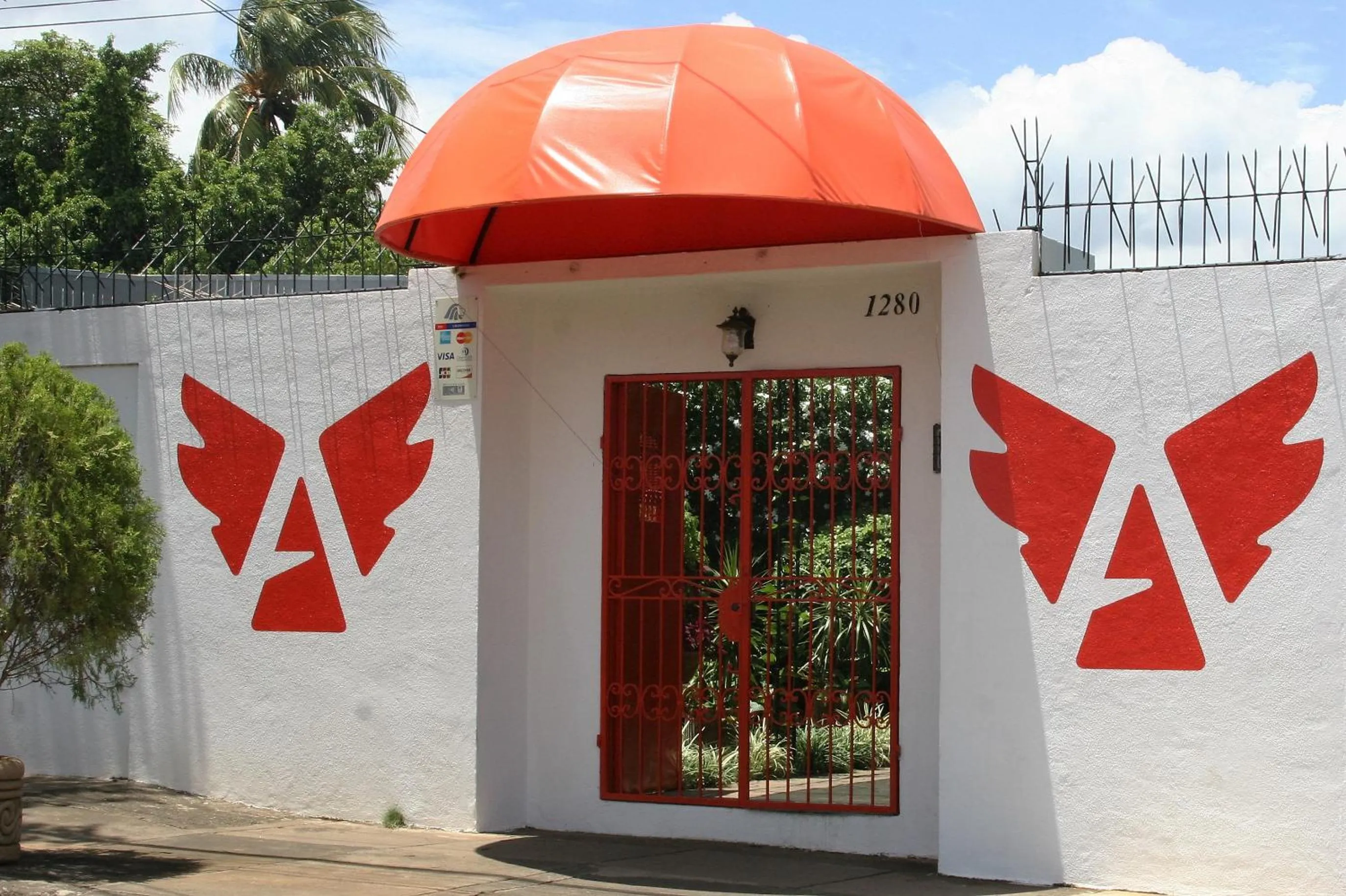 Facade/entrance in La Posada del Arcangel