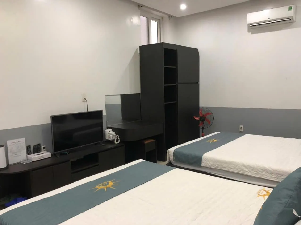 Bedroom, Bed in Holiday Hotel 2