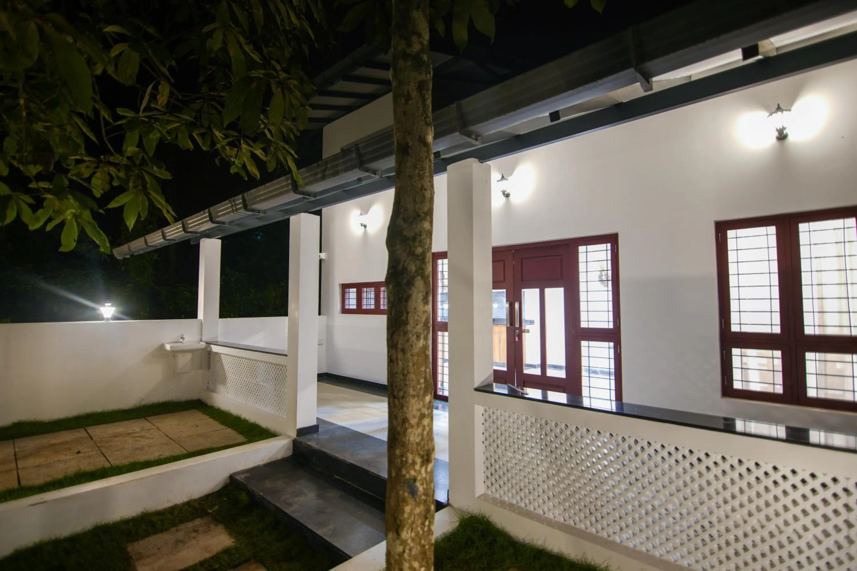 Restaurant/places to eat in B'camp Resorts & Homestays