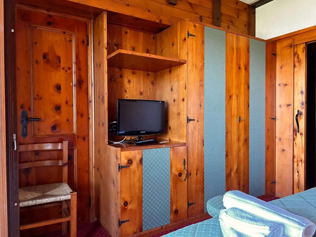 TV and multimedia in Hotel Ristorante La Baitina