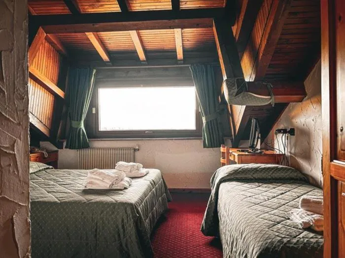 Bed in Hotel Ristorante La Baitina