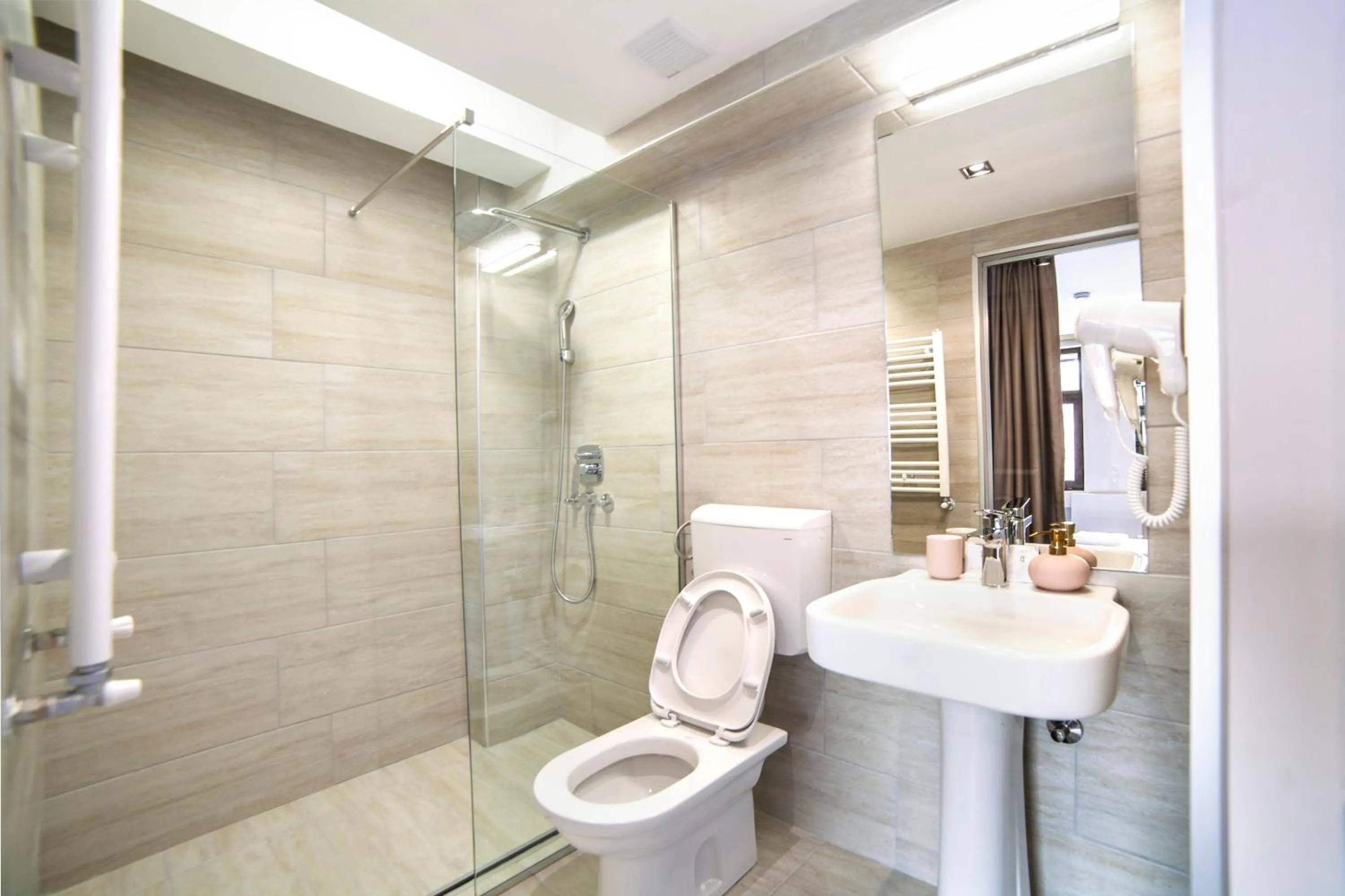 Shower in Prince Rooftop