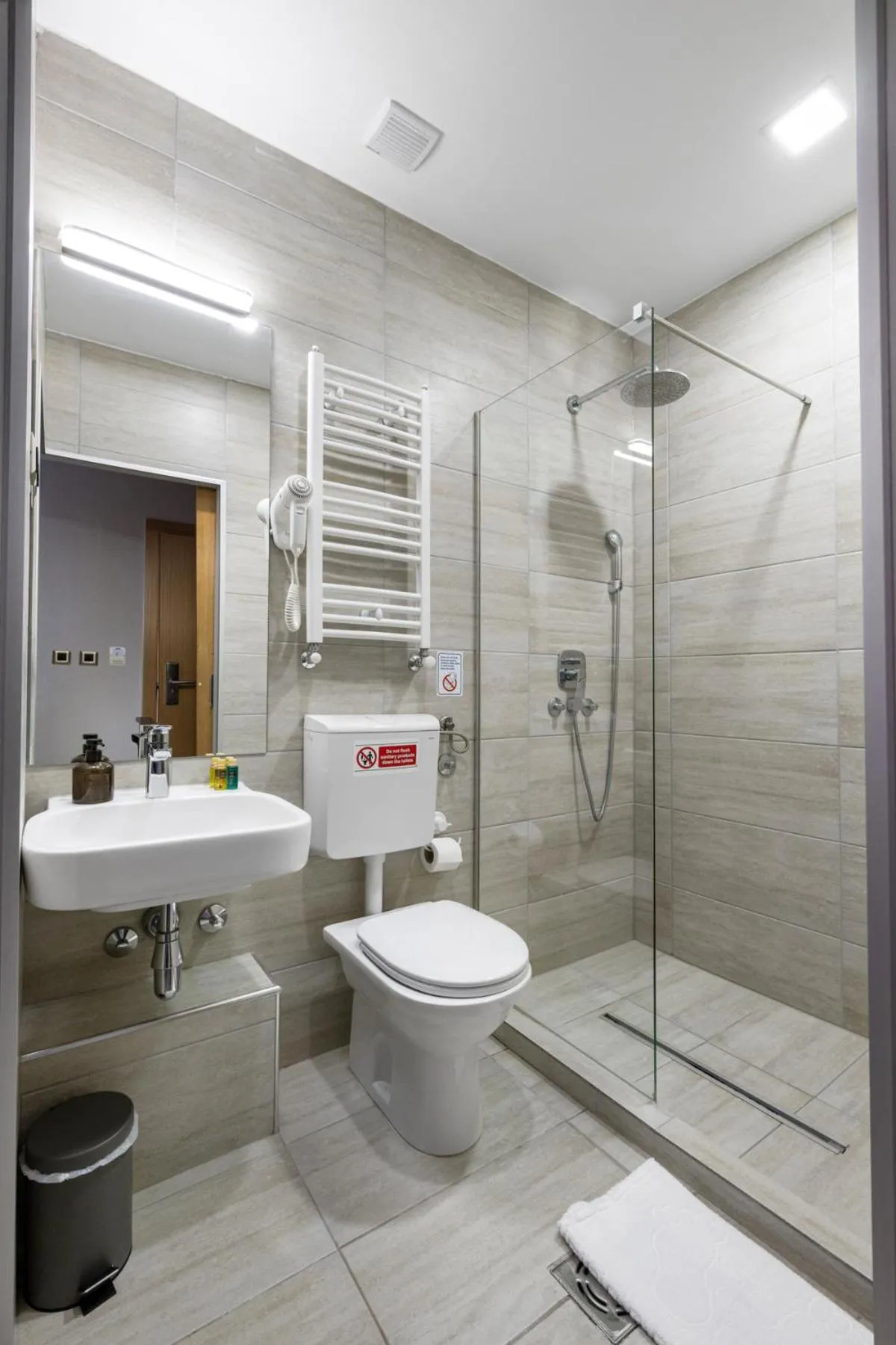 Shower in Prince Rooftop