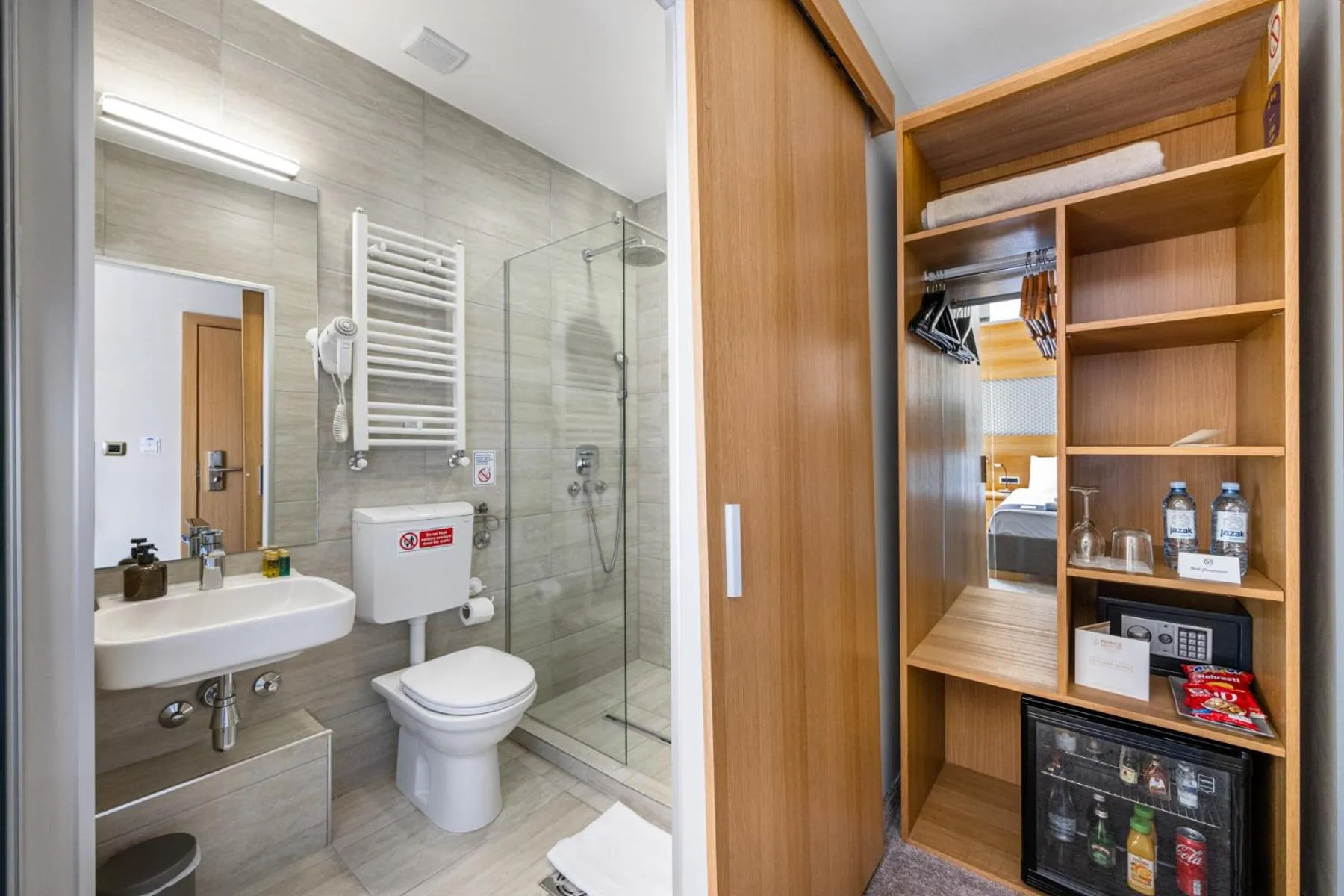 Shower in Prince Rooftop