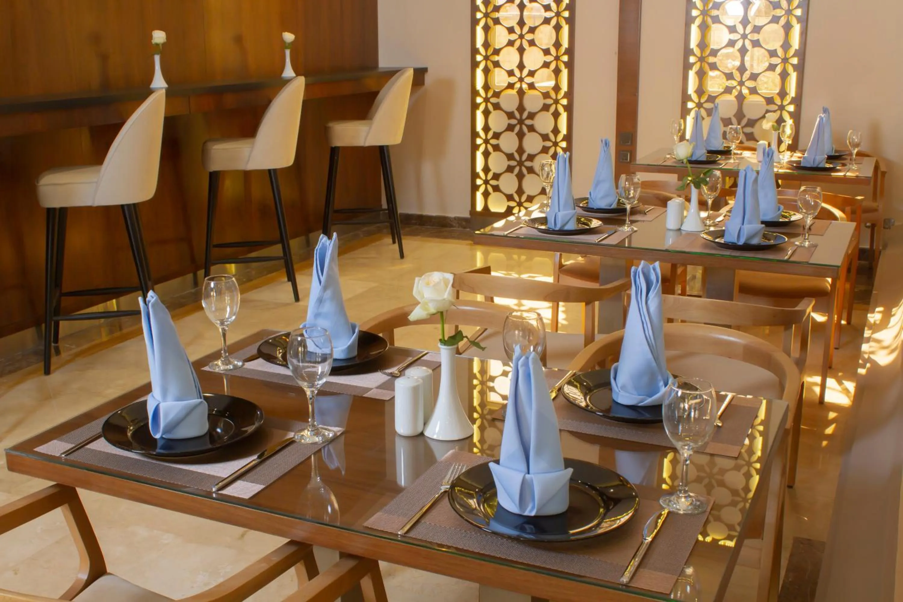 Restaurant/places to eat in Cloud City Hotel